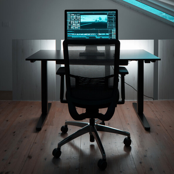 Elektrisch höhenverstellbarer Schreibtisch Desk Basic, anthrazit