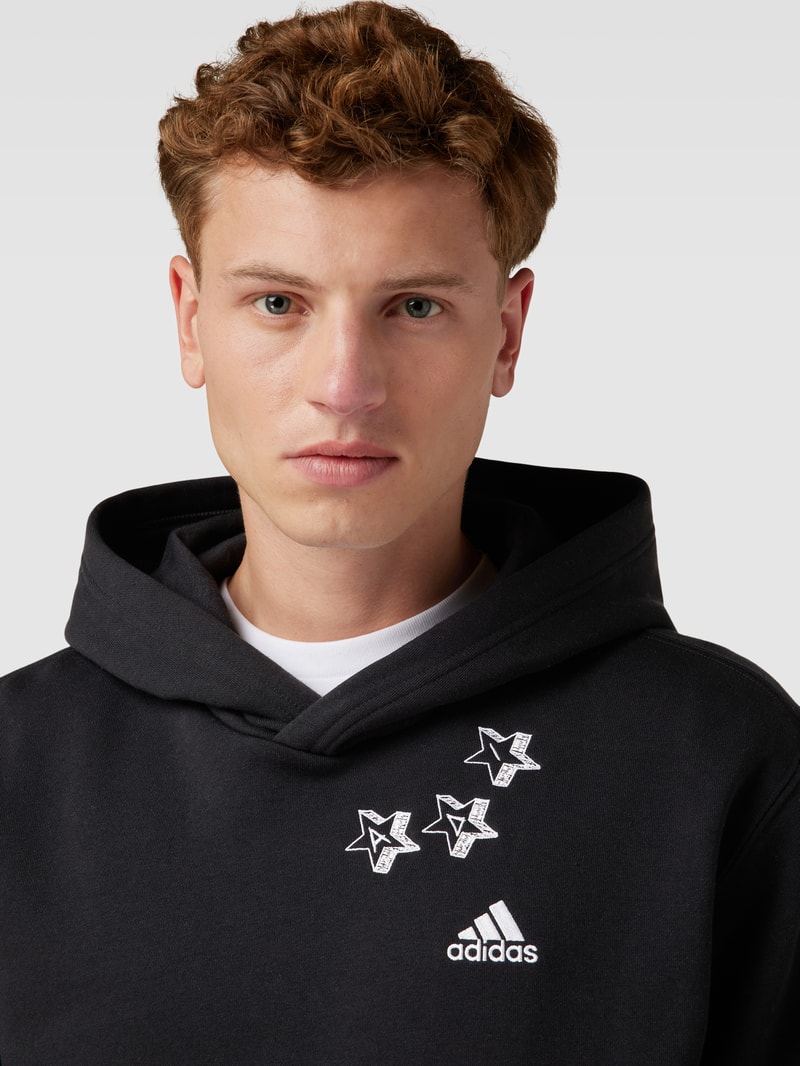 Hoodie mit Motiv-Stitching in schwarz