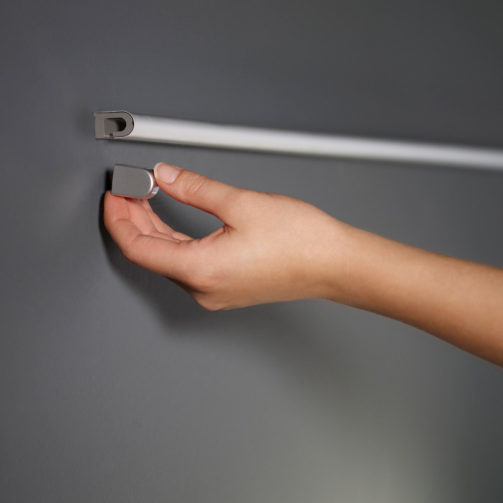 SO-TECH® Küchenrückwand Kesseböhmer Linero 2000 Relingsystem Küchenreling Edelstahloptik, Edelstahloptik 600-1500 mm