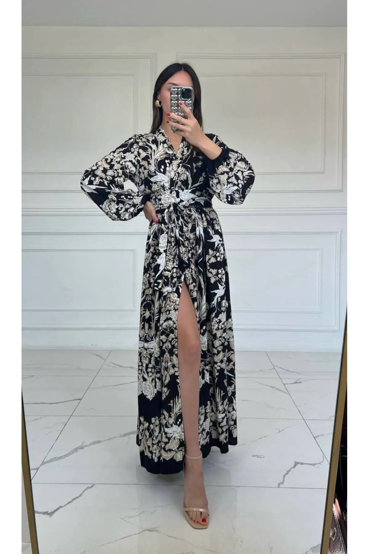 Laluvia  Schwarzes, zweireihiges, gemustertes Kleid mit Kragen