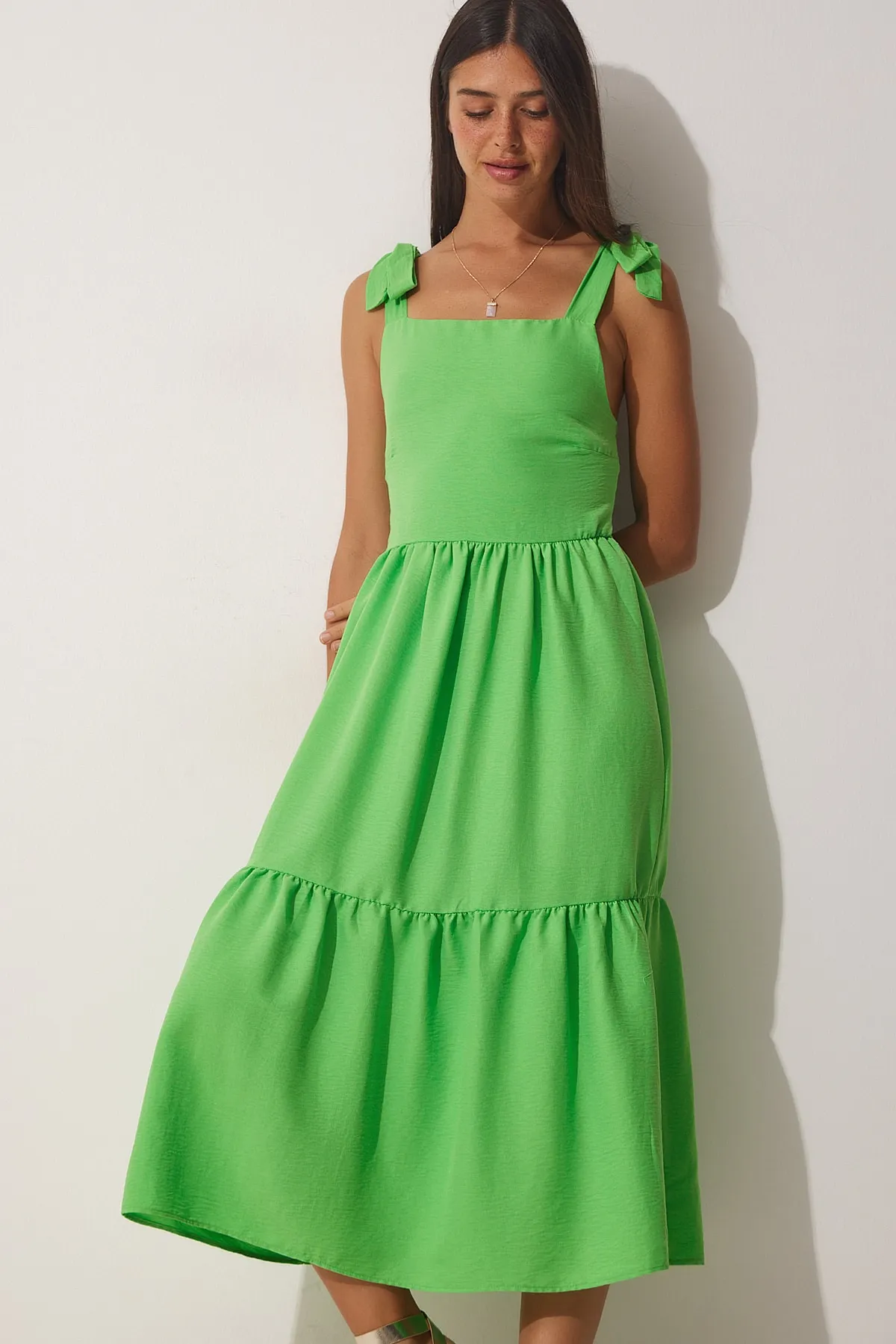 Happiness İstanbul  Hellgrünes Sommer-Popeline-Trägerkleid für Damen ZH00030