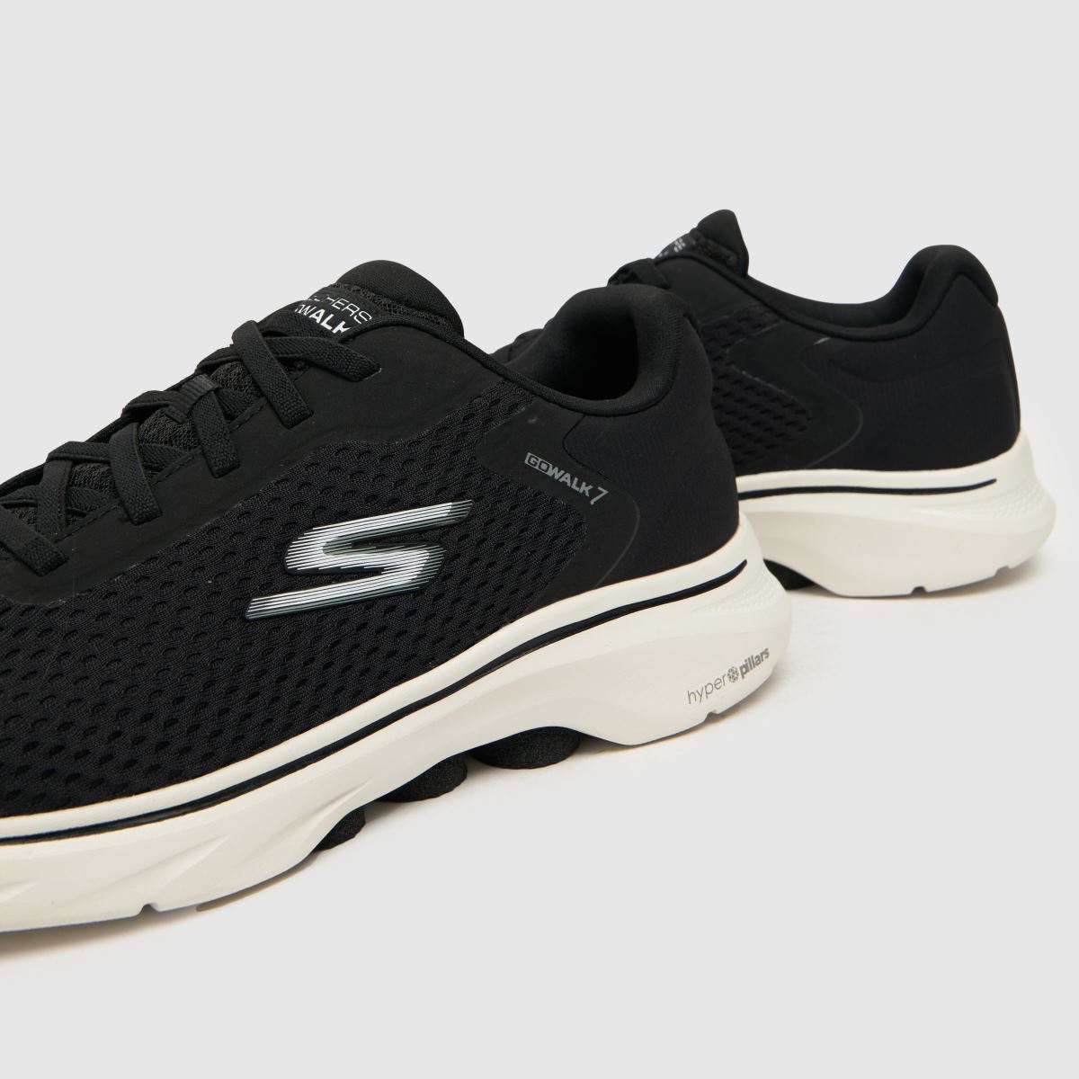 SKECHERS Go Walk 7 sportcipő fekete és fehér színben