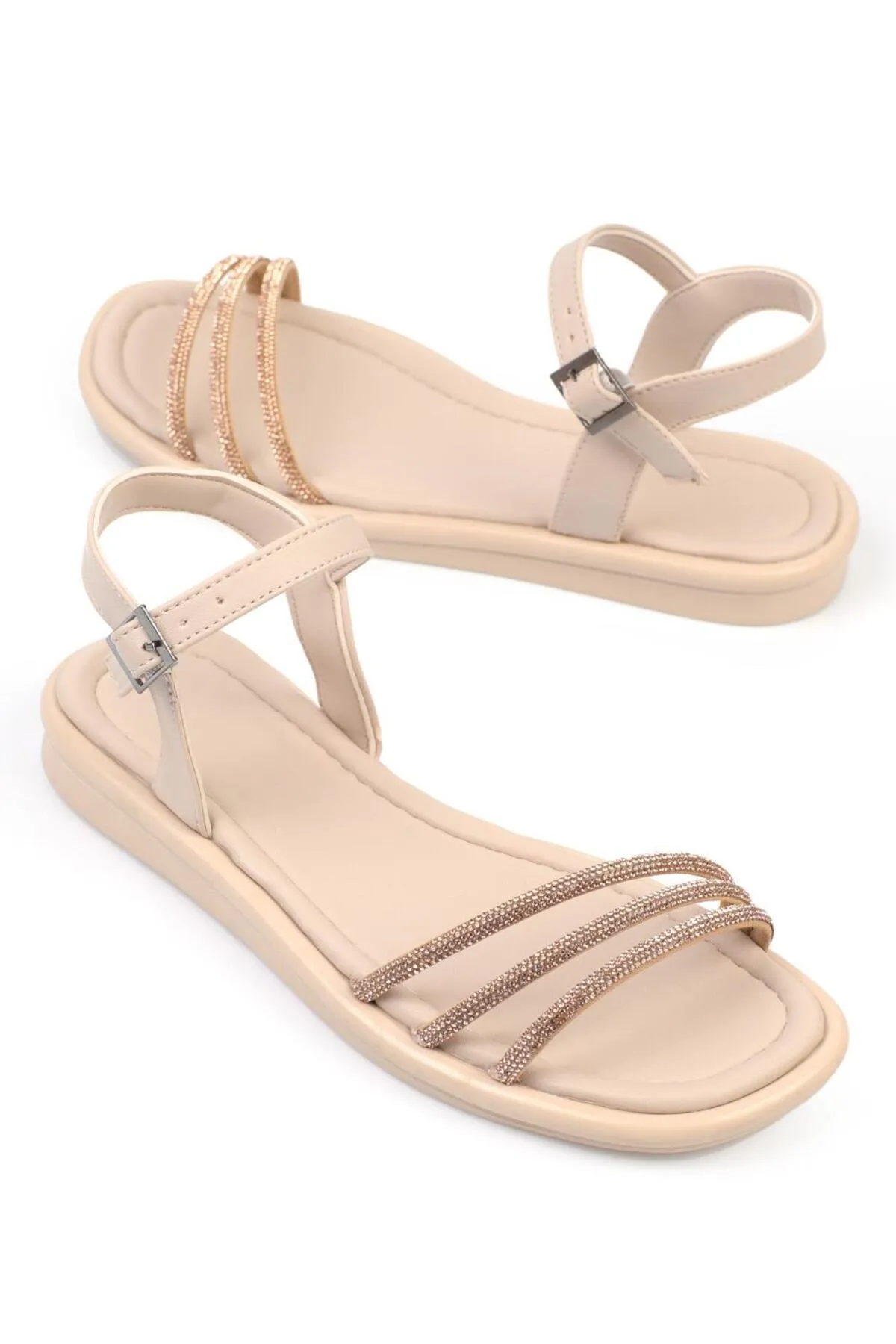 Capone Outfitters  Capone Stone Straped Damensandalen mit flachem Absatz in Beige