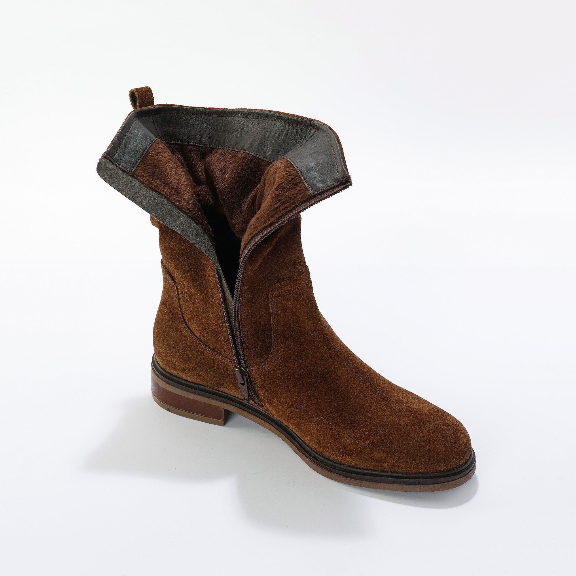 Bottes fourrées en cuir plissé
