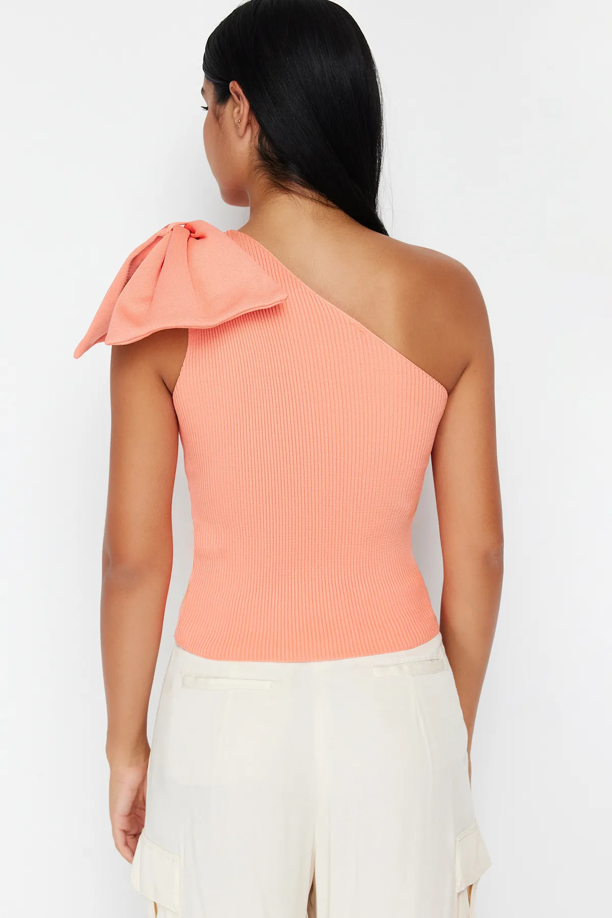 Trendyol Collection  Orangefarbene Bluse mit Schleife TPRSS22BZ0166