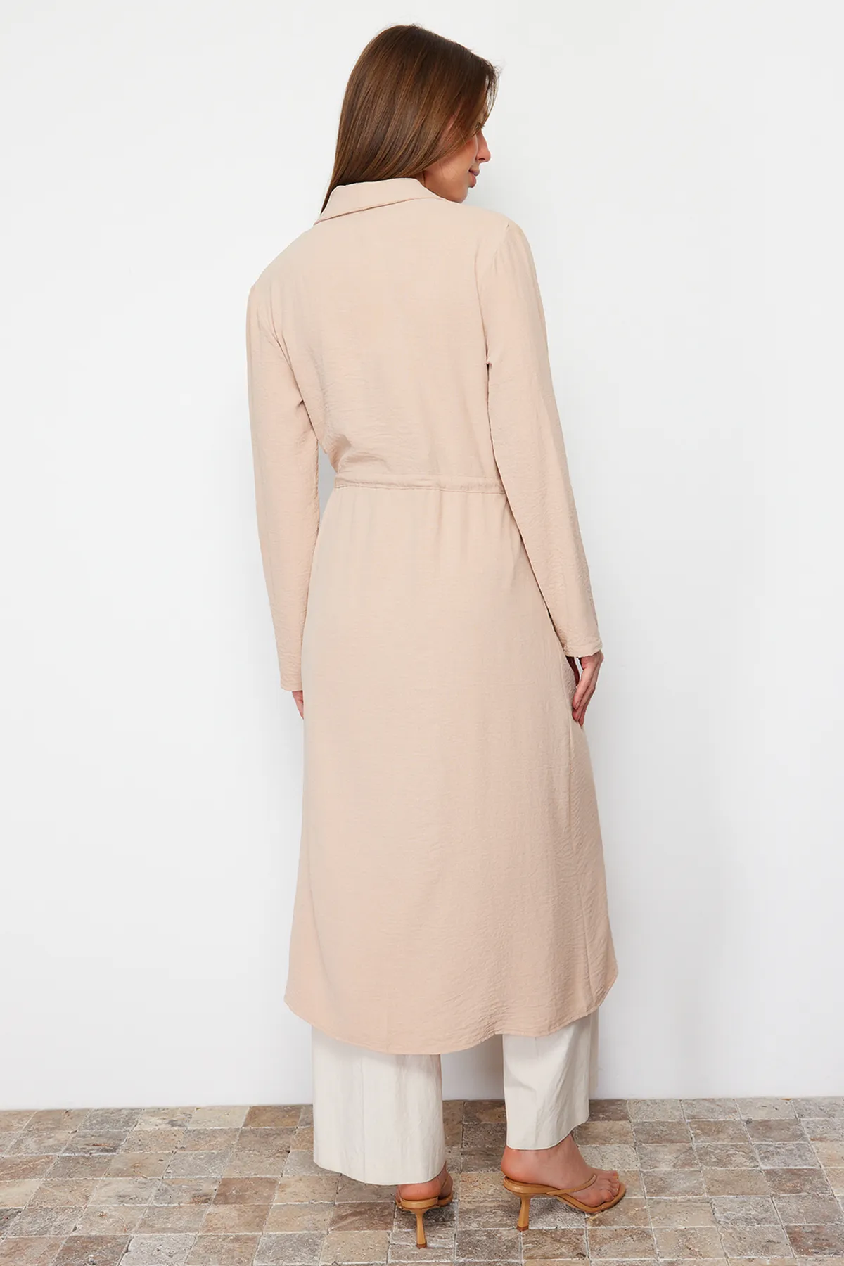 Trendyol Modest  Gewebte, mit Steinen verzierte, detaillierte Verschleißkappe und Ferace TCTSS21CE0400