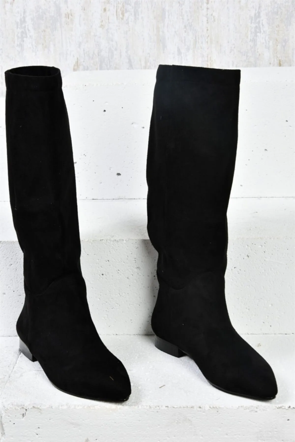 Fox Shoes  Schwarze Wildleder-Damenstiefel mit flacher Sohle L272094502