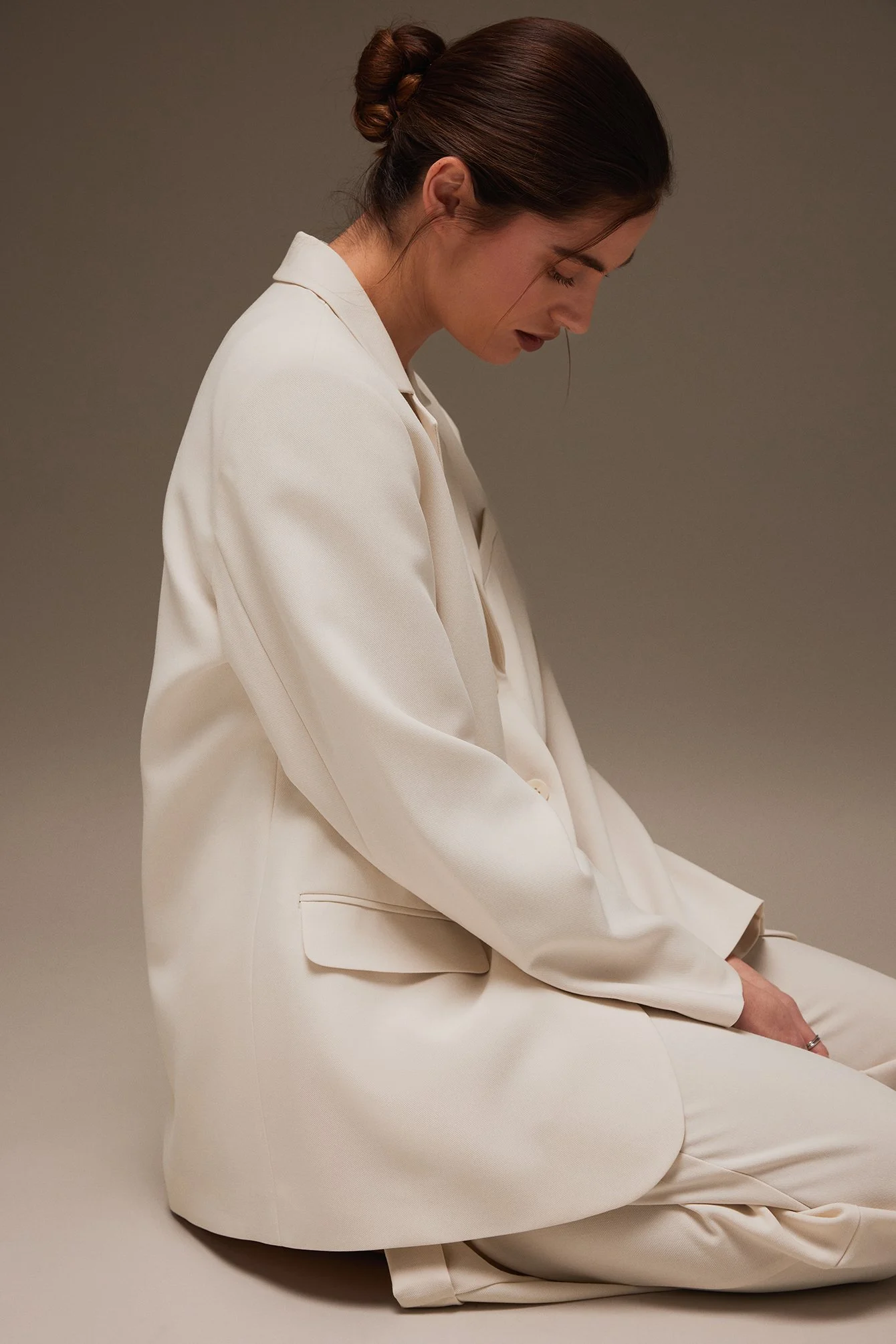 Figurbetonte Anzughose mit mittelhoher Taille