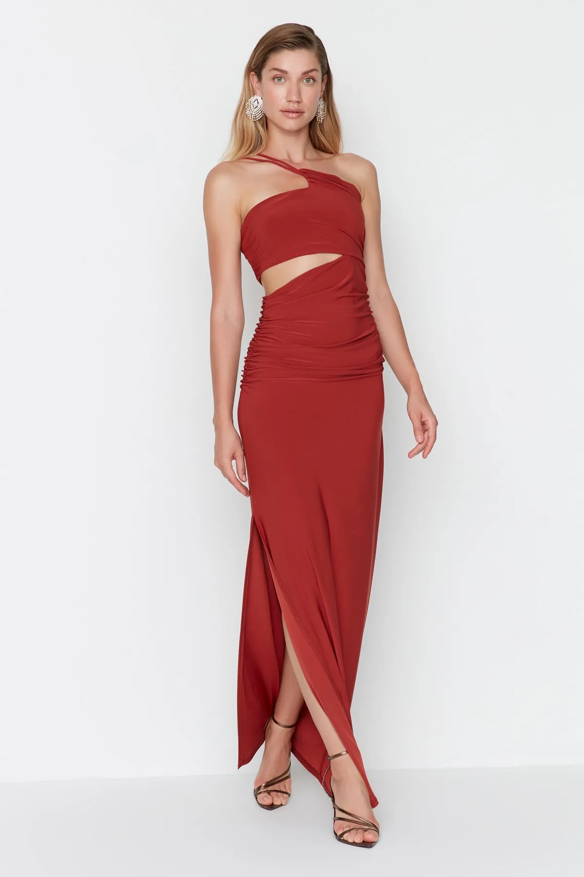Trendyol Collection  Langes Abendkleid mit Kragendetail TPRSS22AE00003