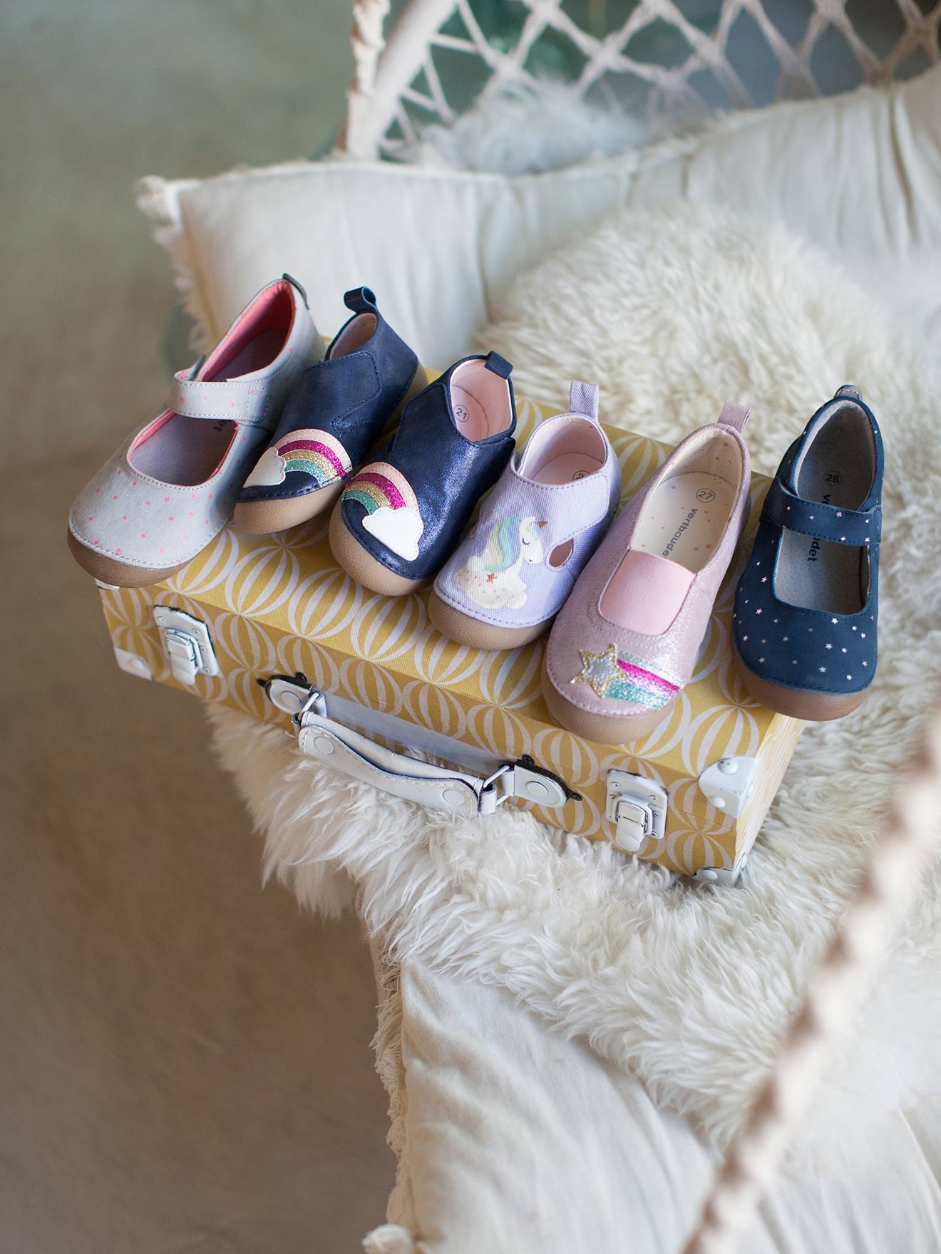 Chaussons bébé fille en cuir souple bleu marine
