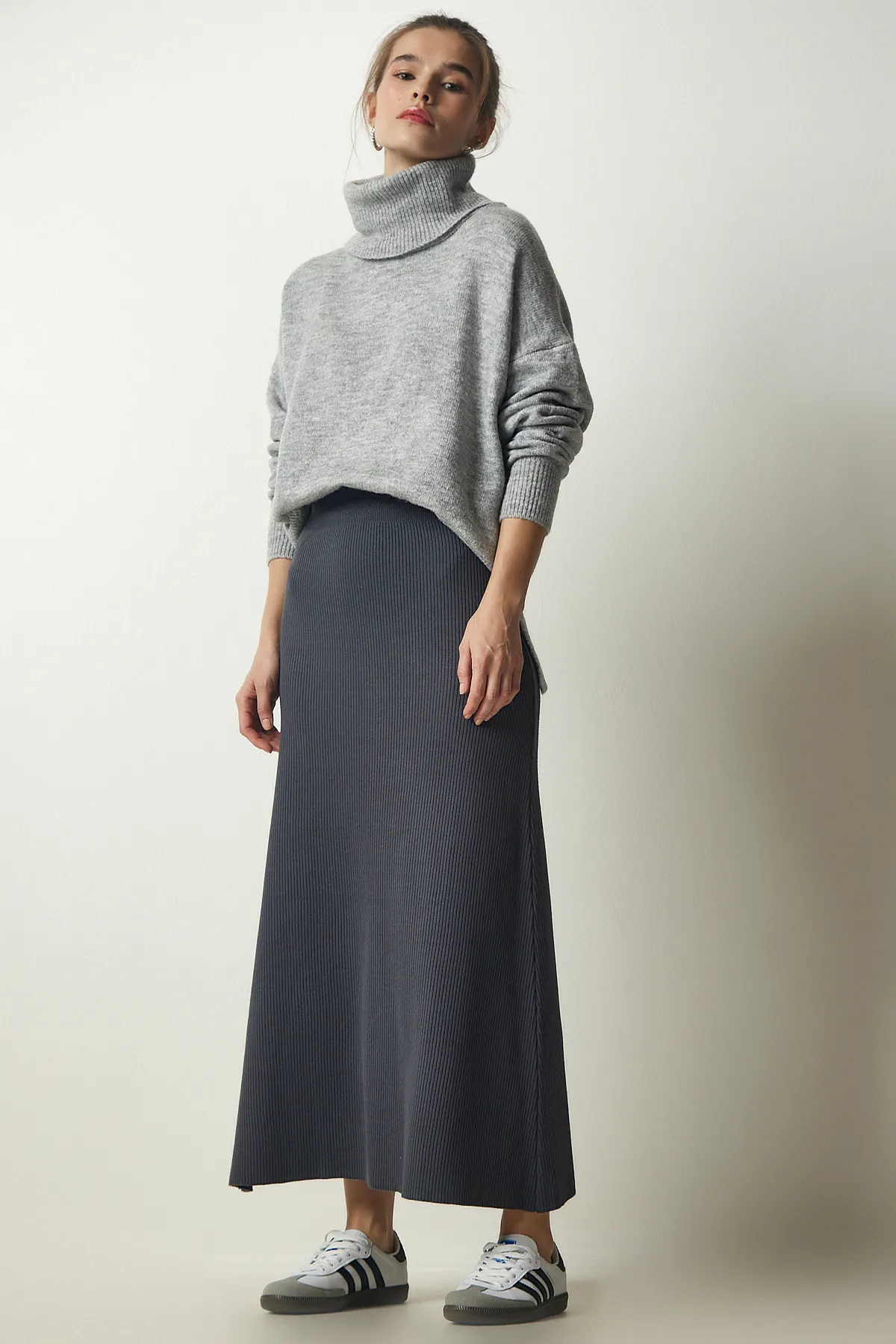 Happiness İstanbul  Anthrazitfarbener Rippstrickrock für Damen PN00082