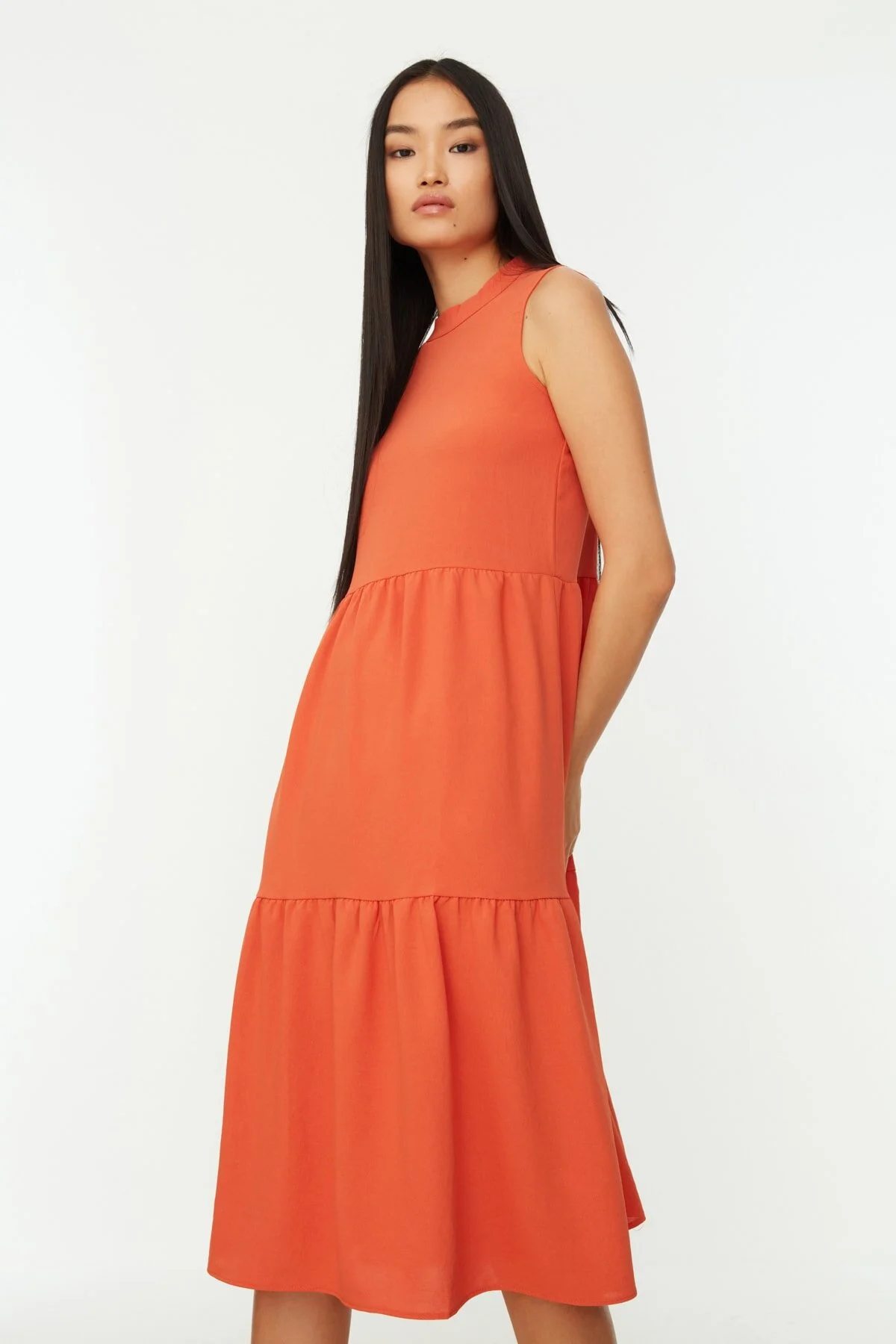 Trendyol Collection  Orangefarbenes, gerade geschnittenes Midi-Webkleid mit Stehkragen TWOSS20EL1864