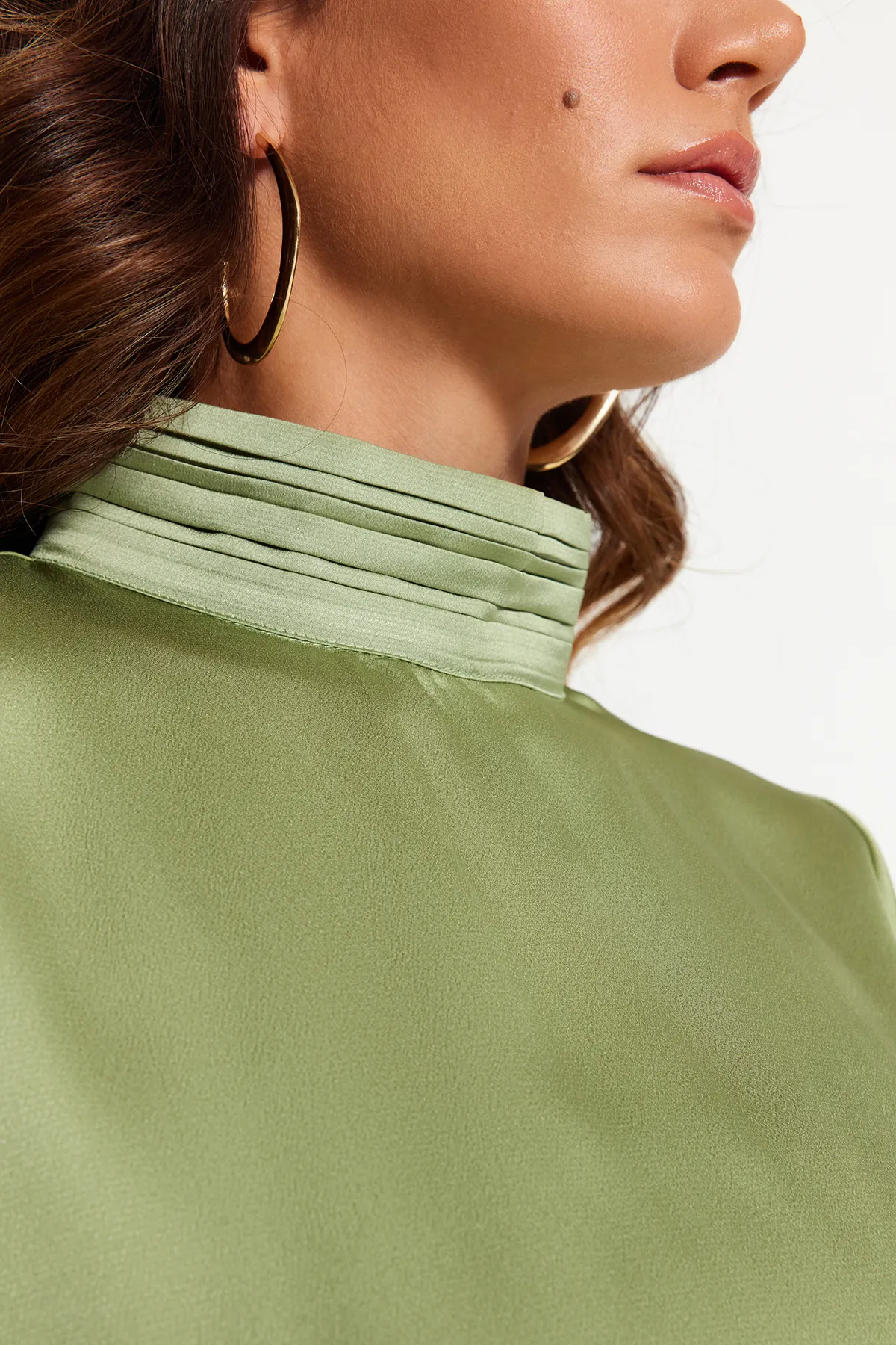 Trendyol Modest  Grünes gewebtes Abendkleid mit drapiertem Kragen und Manschetten, Gürtel TCTSS22EB0142