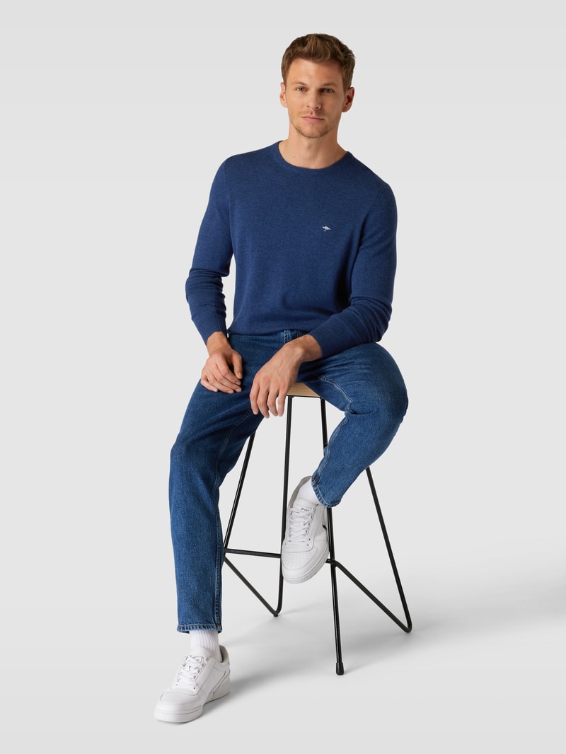 Strickpullover mit Rundhalsausschnitt in marineblau meliert