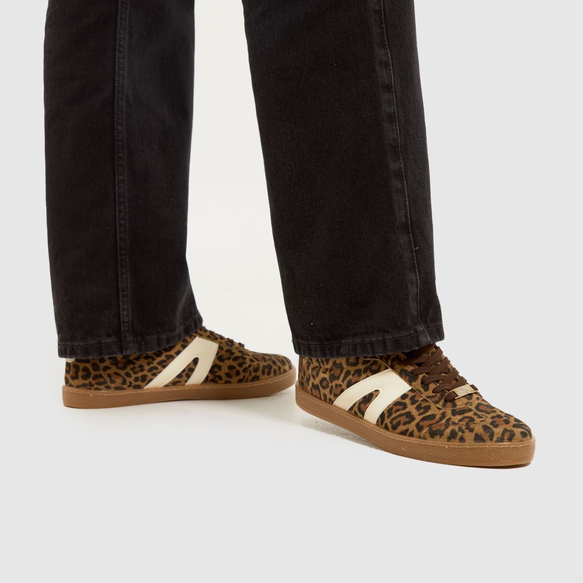 Schuh Marnie velúr gumitalpú edzőcipő bézs és barna színben