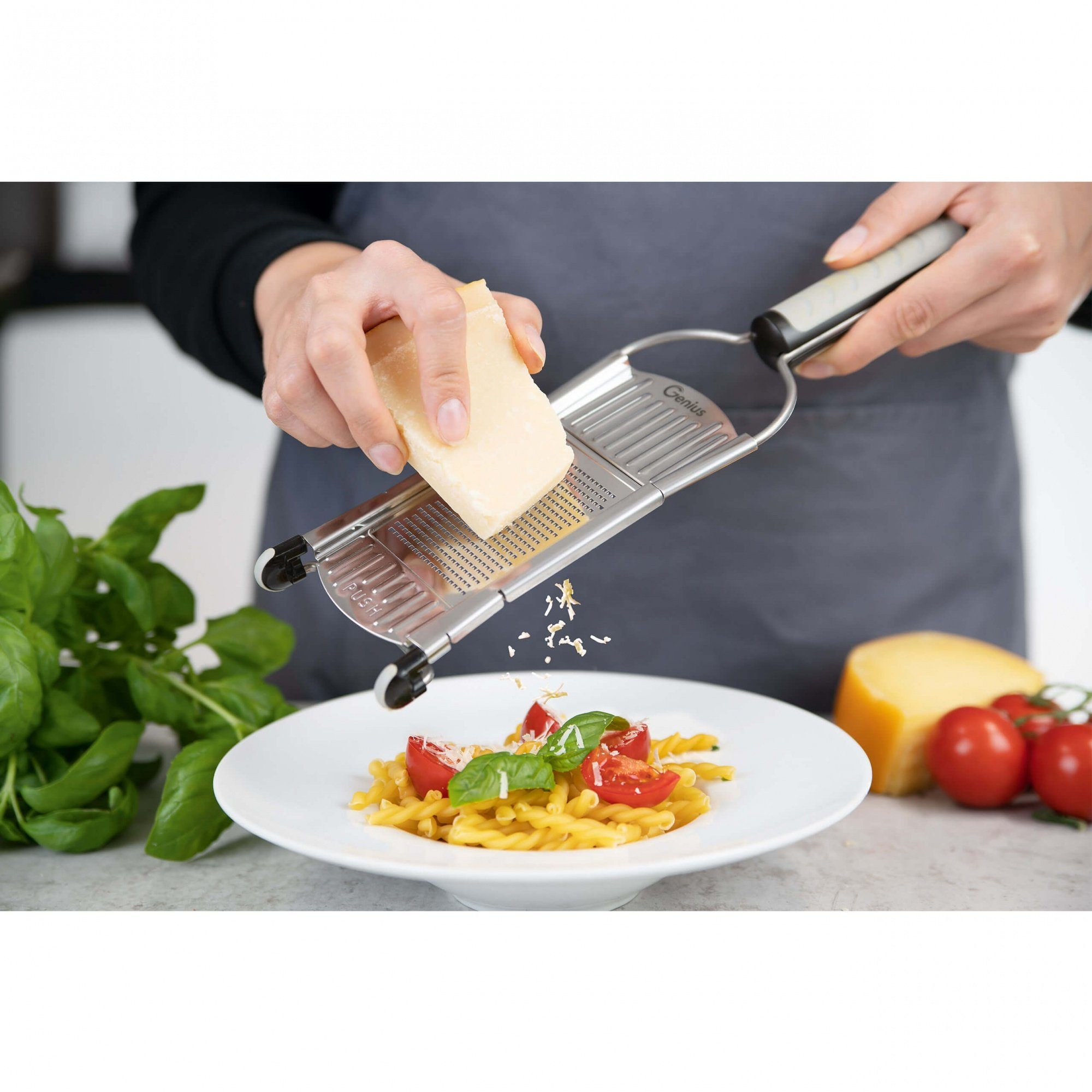Genius Gemüseschneider Nicer Dicer Speed, 13tlg. Multihobel-Set mit V-Klinge aus Edelstahl, Kräuterroller, Aufbewahrungsbox