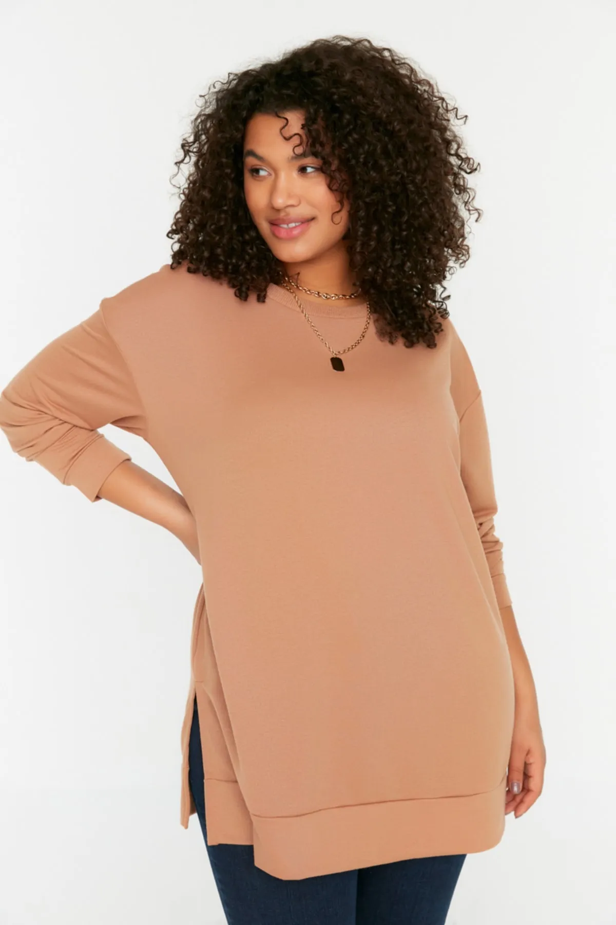 Trendyol Curve  Kamelfarbenes, dünnes Strick-Sweatshirt mit Schlitz und Details TBSSS22SW0173