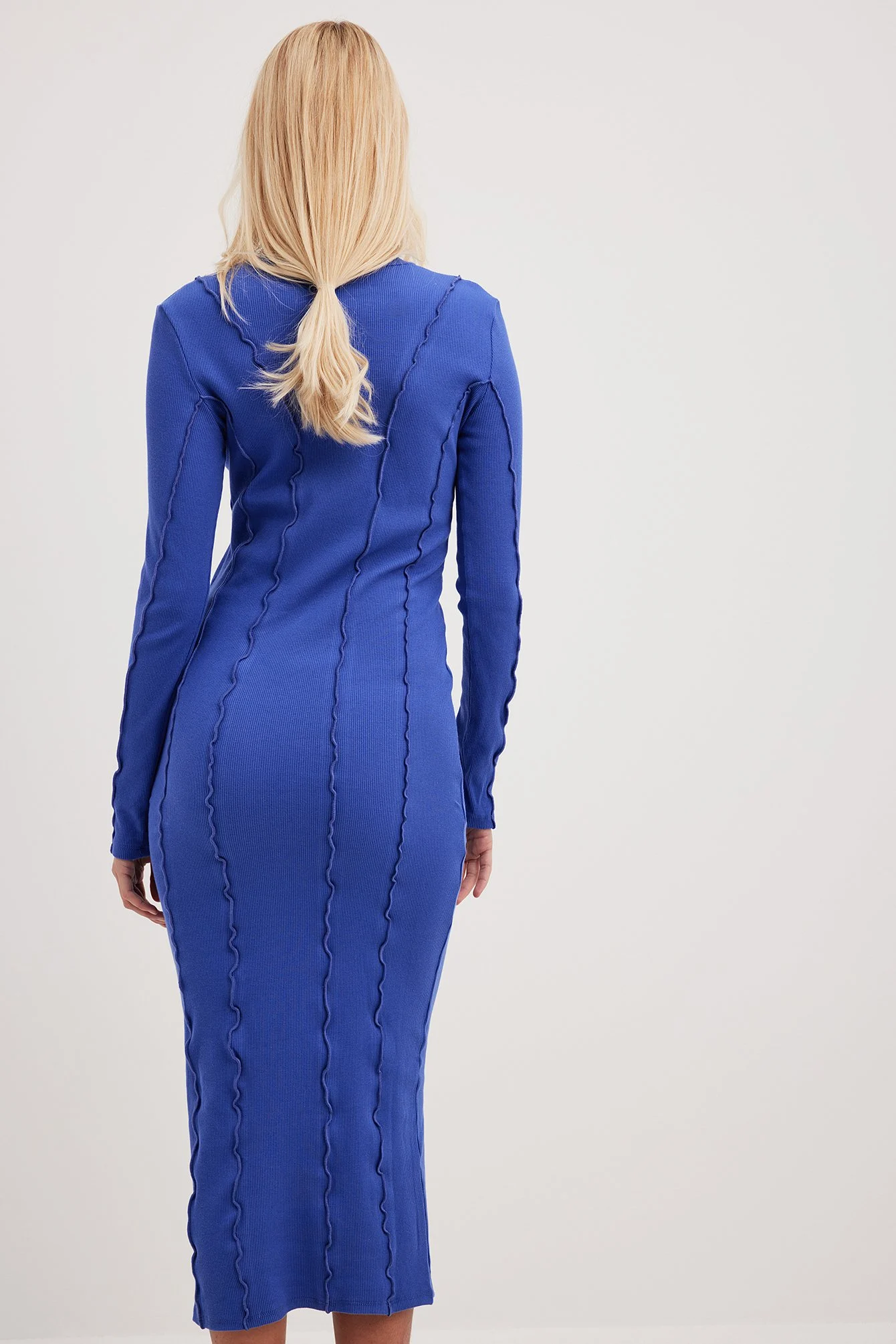 Midikleid mit Babylock-Detail