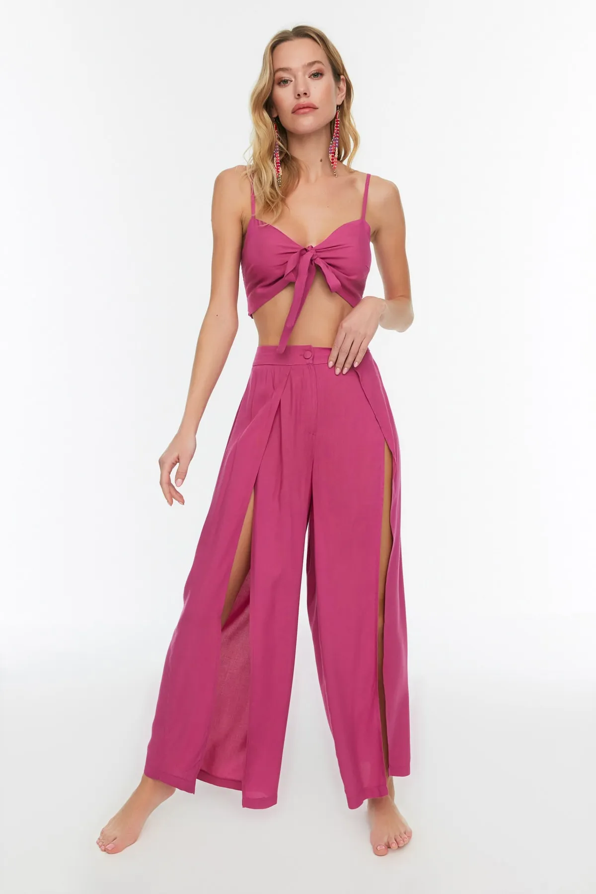 Trendyol Collection  Fuchsiafarbenes, gewebtes Blusen- und Hosenset mit Schlitz TBESS21AU0092