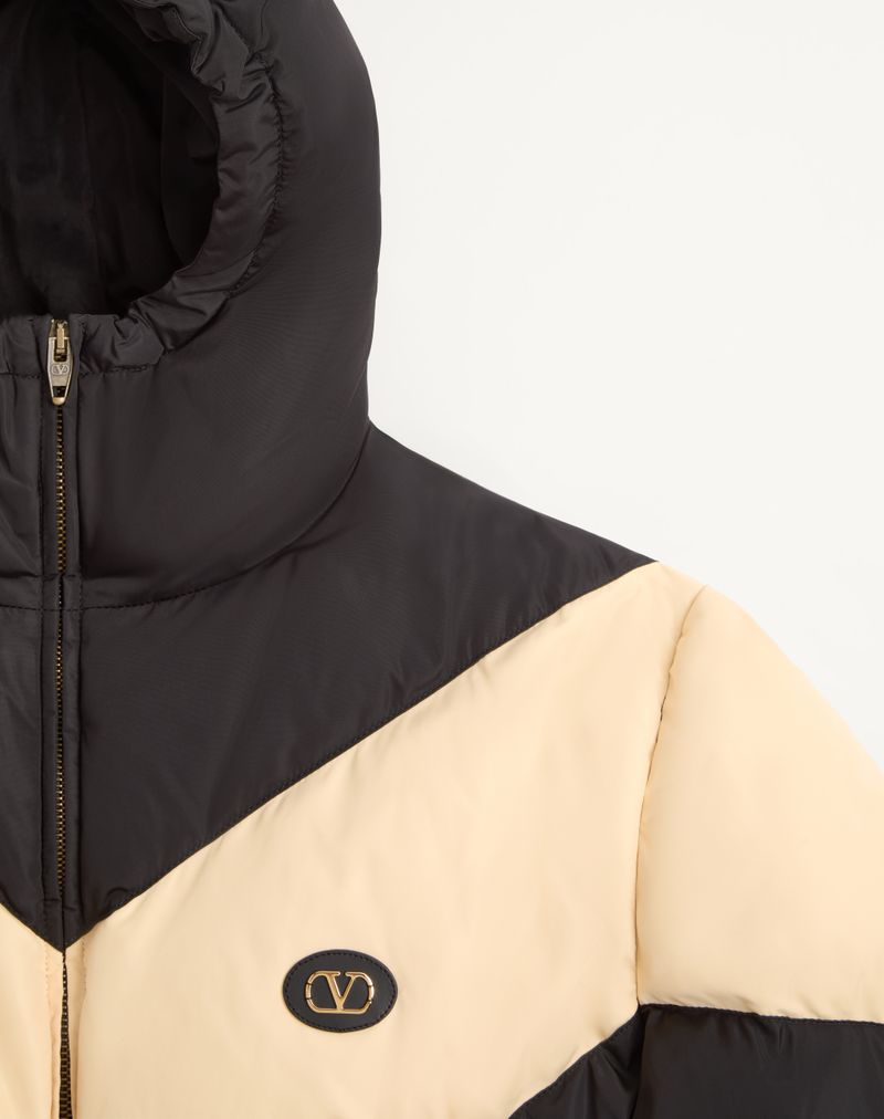 Valentino letvægts nylon dunjakke med hætte, indlagt V- og V-logomærke