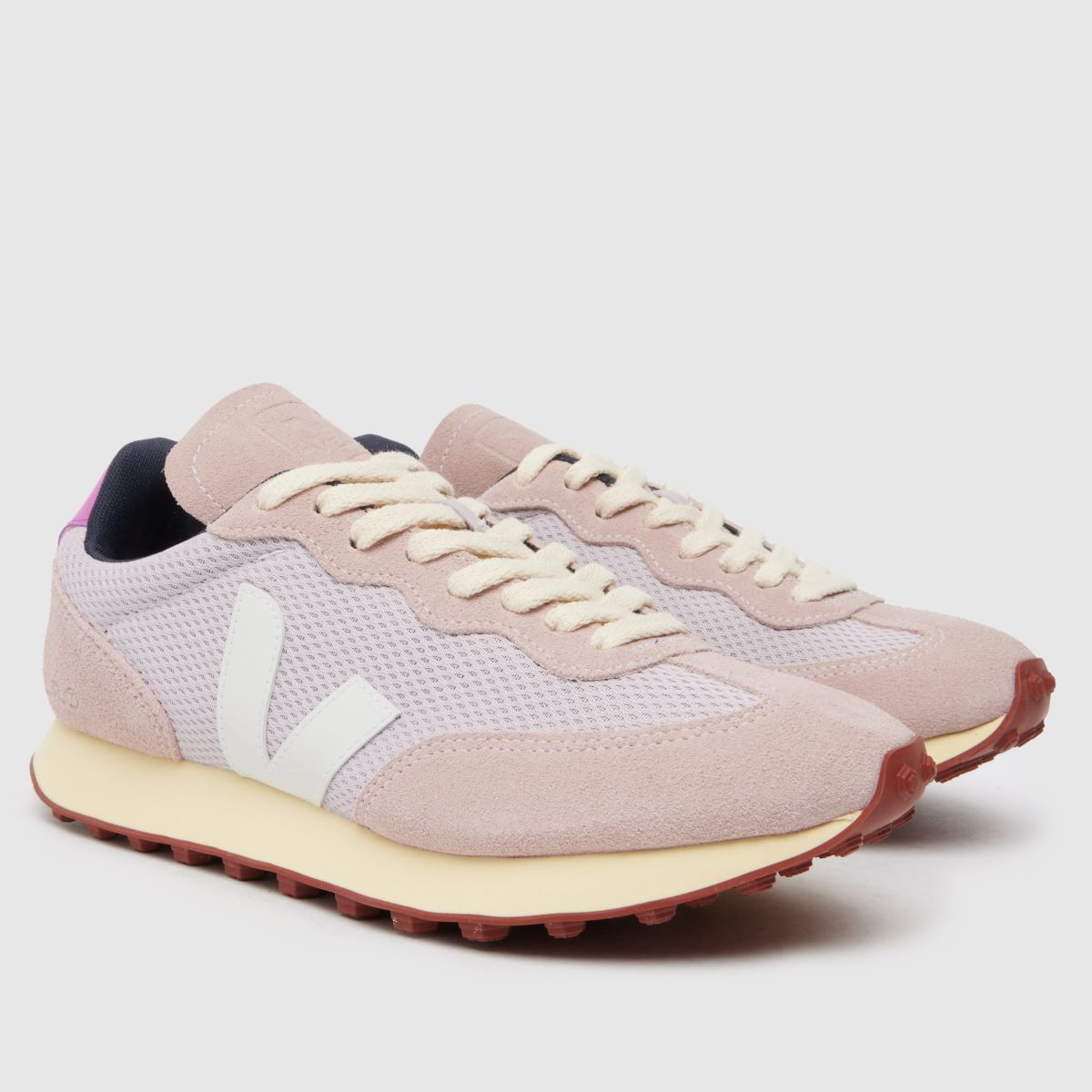 Se Rio Branco-sneakers i lila.