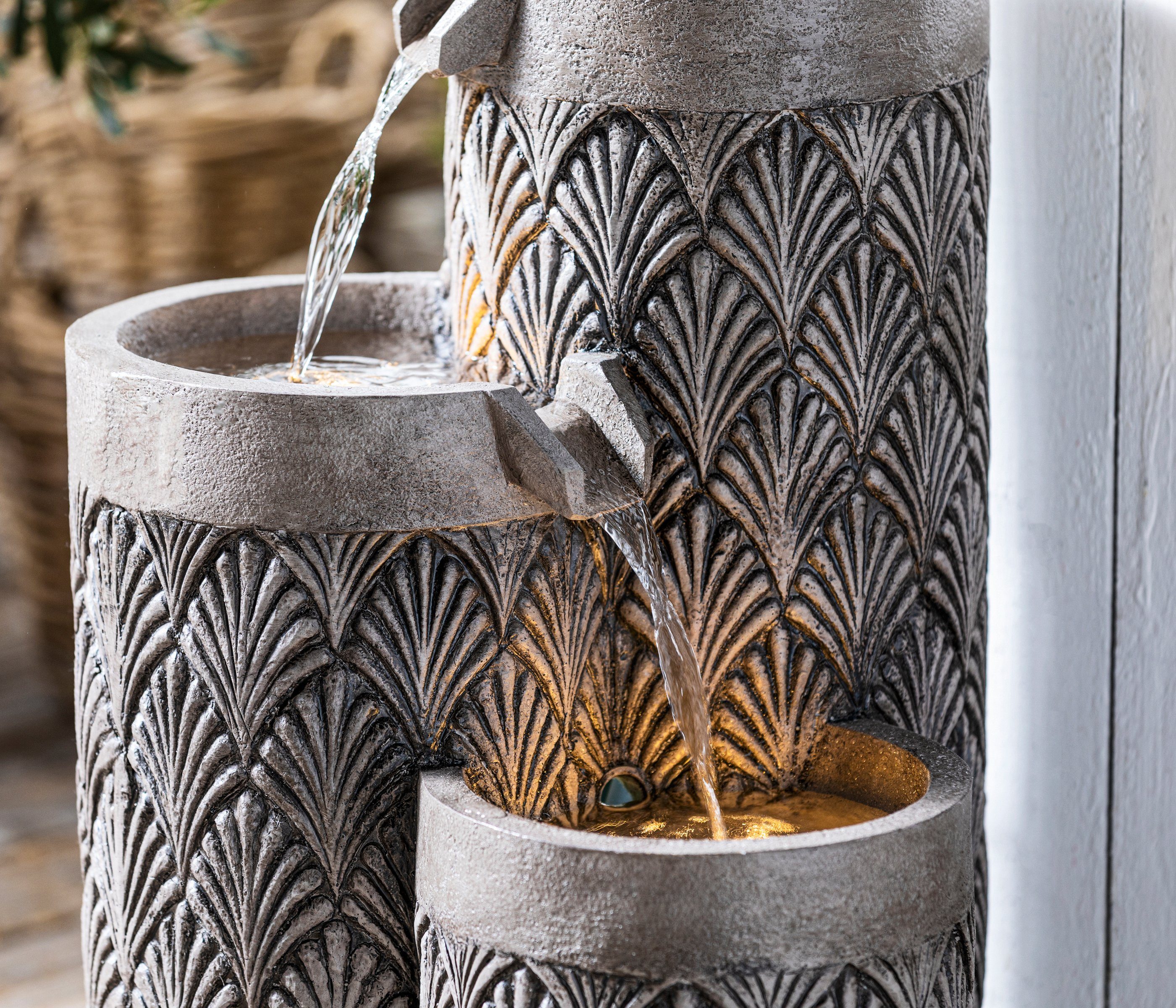 Dehner Gartenbrunnen Palermo mit LED-Beleuchtung, ca. 40 x 40 x 66 cm, 40 cm Breite, Material aus robustem Polyresin, in Steinoptik