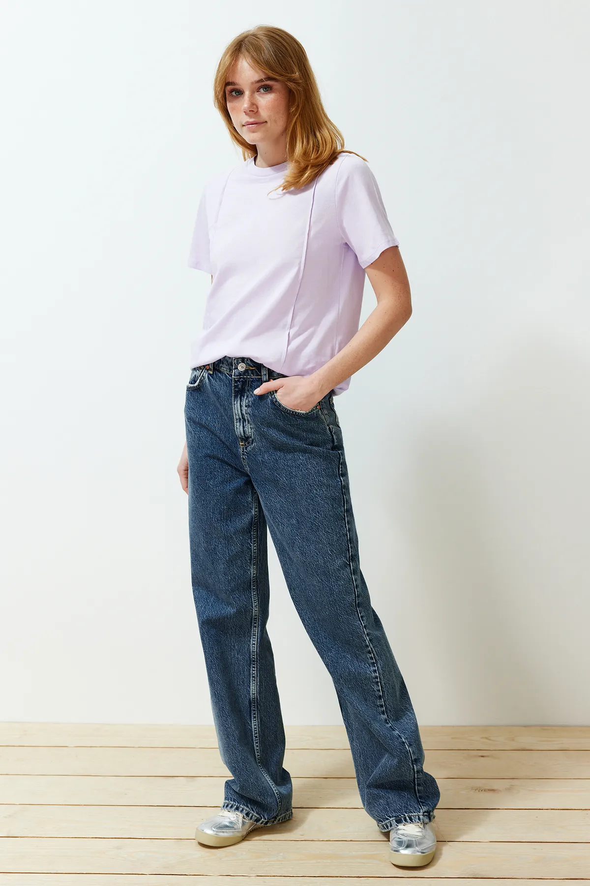 Trendyol Collection  Lilafarbenes, geripptes, reguläres Strick-T-Shirt mit Rundhalsausschnitt TWOSS24TS00050