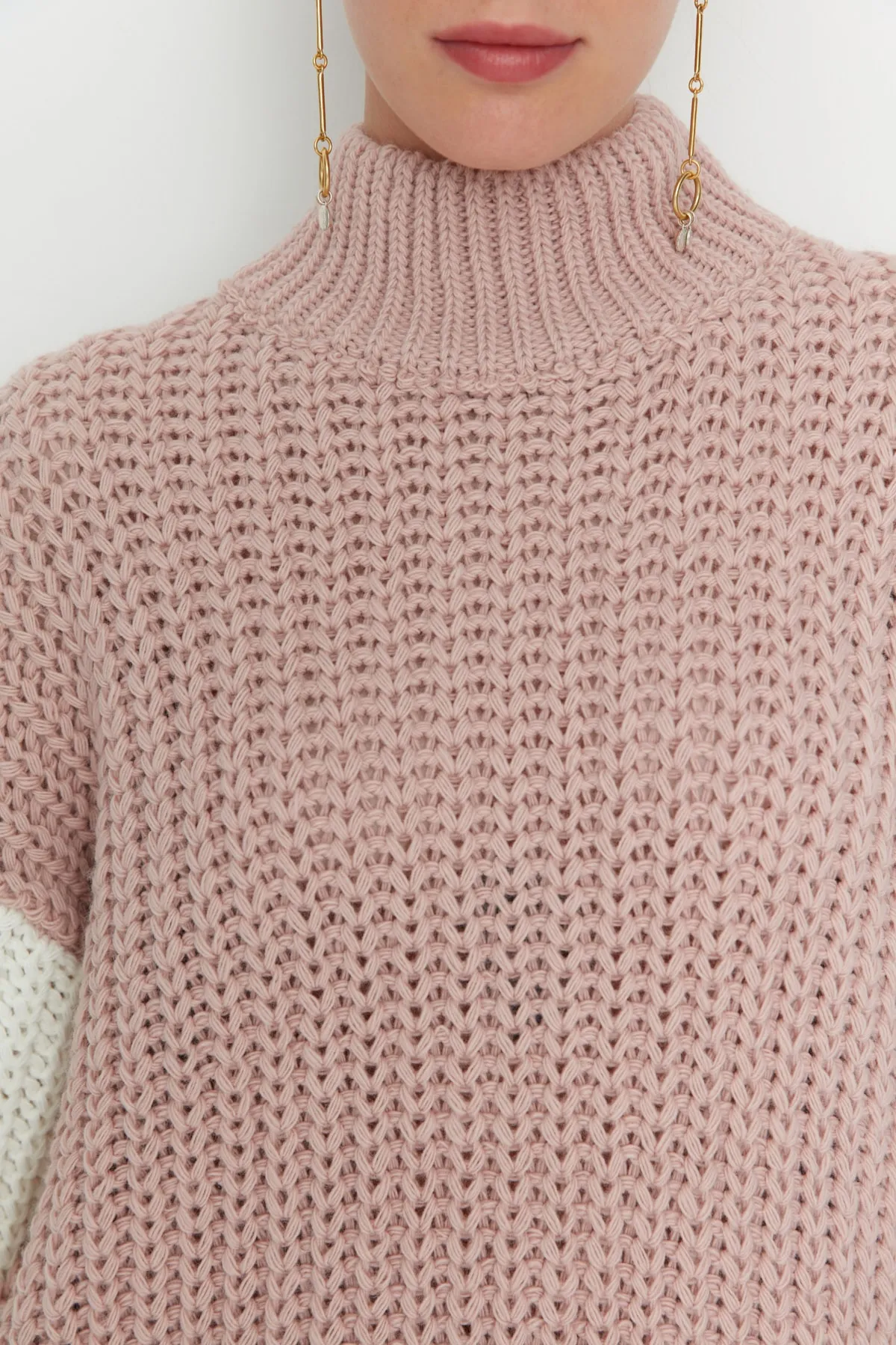 Trendyol Collection  Puderfarbener, weich strukturierter Strickpullover mit Farbblockdesign und weiter Passform TWOAW21KZ0271