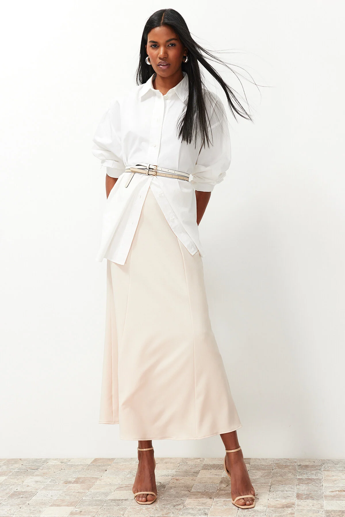 Trendyol Modest  Cremefarbener Fischrock aus gewebtem Krepp TCTSS24EB00193