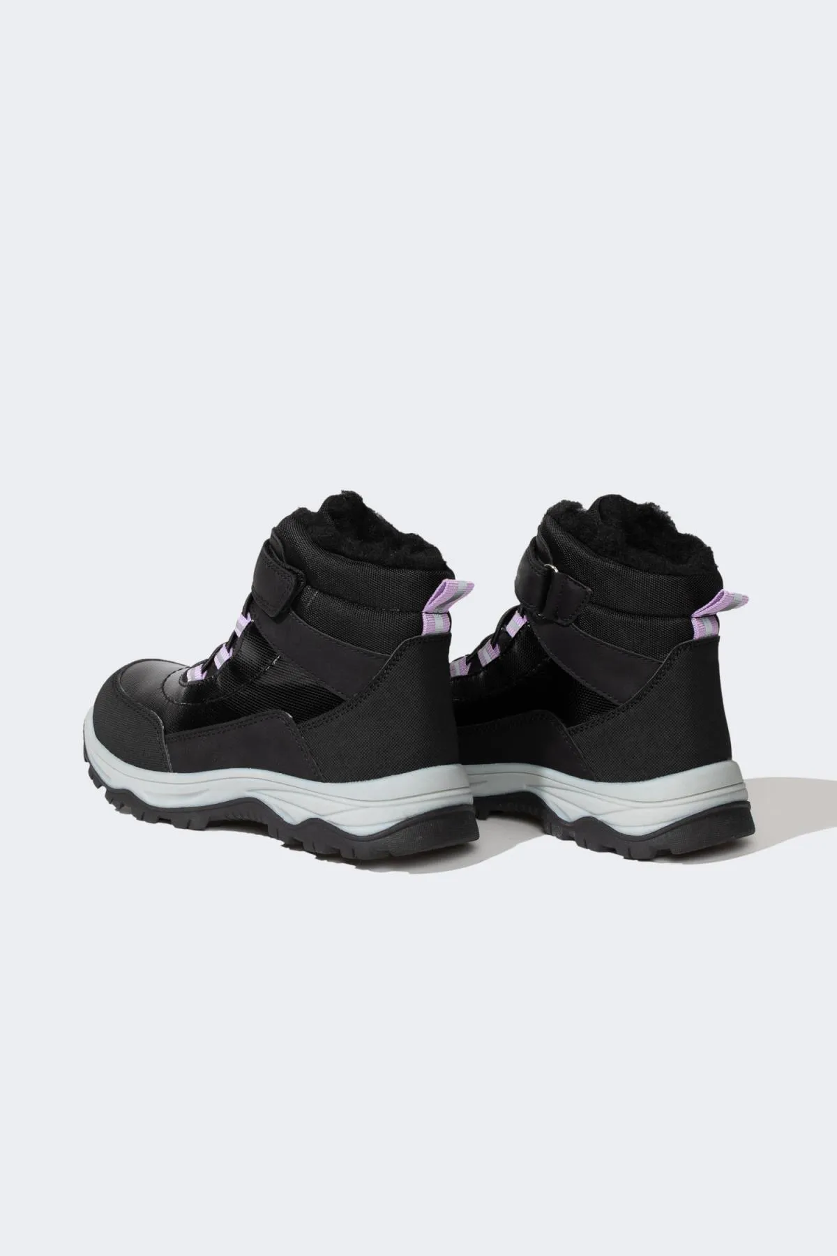 DeFacto  Mädchen Stiefel aus Kunstleder mit Klettverschluss und gezackter Sohle A8083a823au