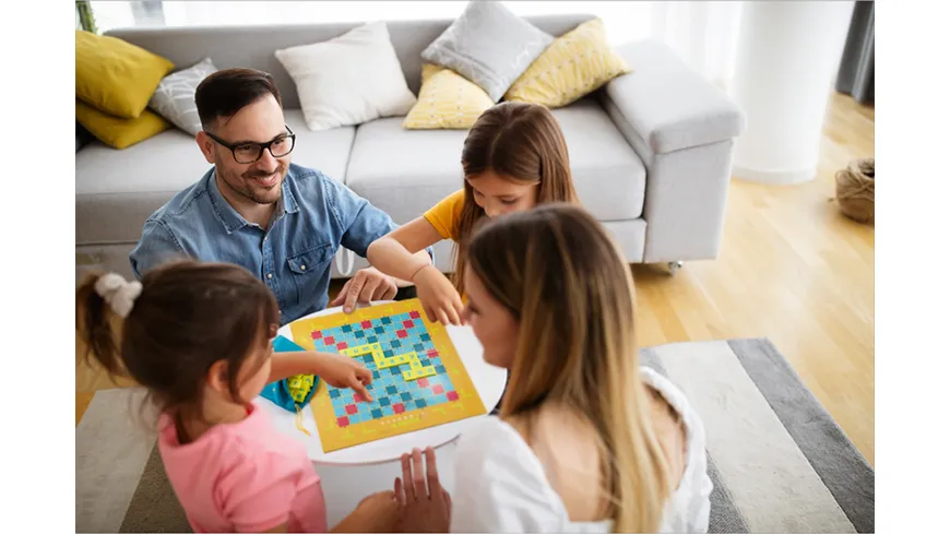 Mattel Games Scrabble Junior, Kinderspiel, Lernspiel, Brettspiel, Familienspiel