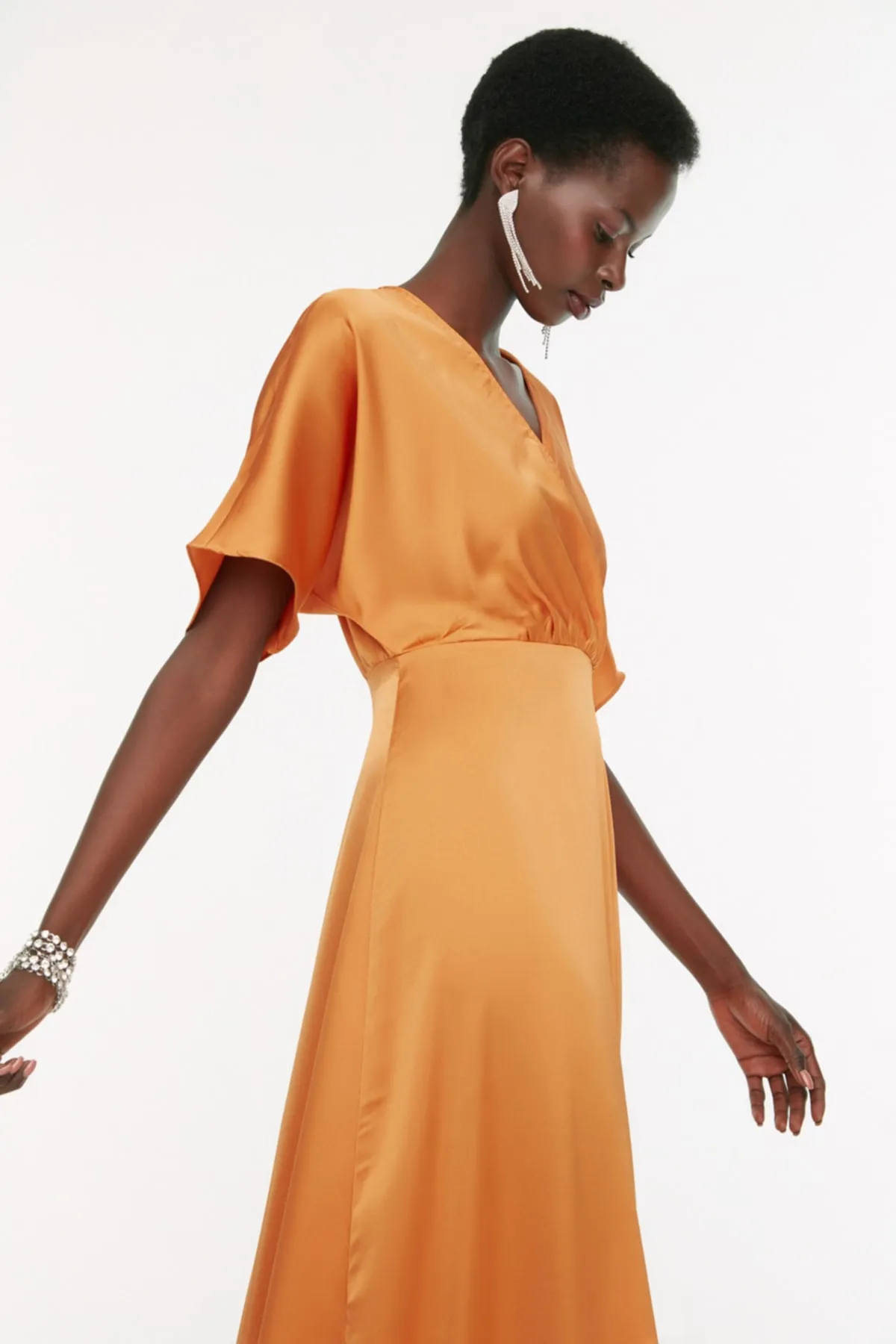 Trendyol Collection  Orangefarbenes langes Abendkleid mit zweireihigem Kragen TPRSS22AE0076