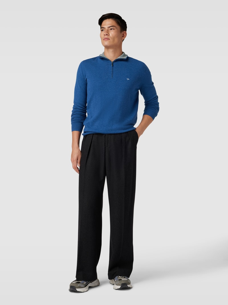 Strickpullover mit Stehkragen in blau meliert