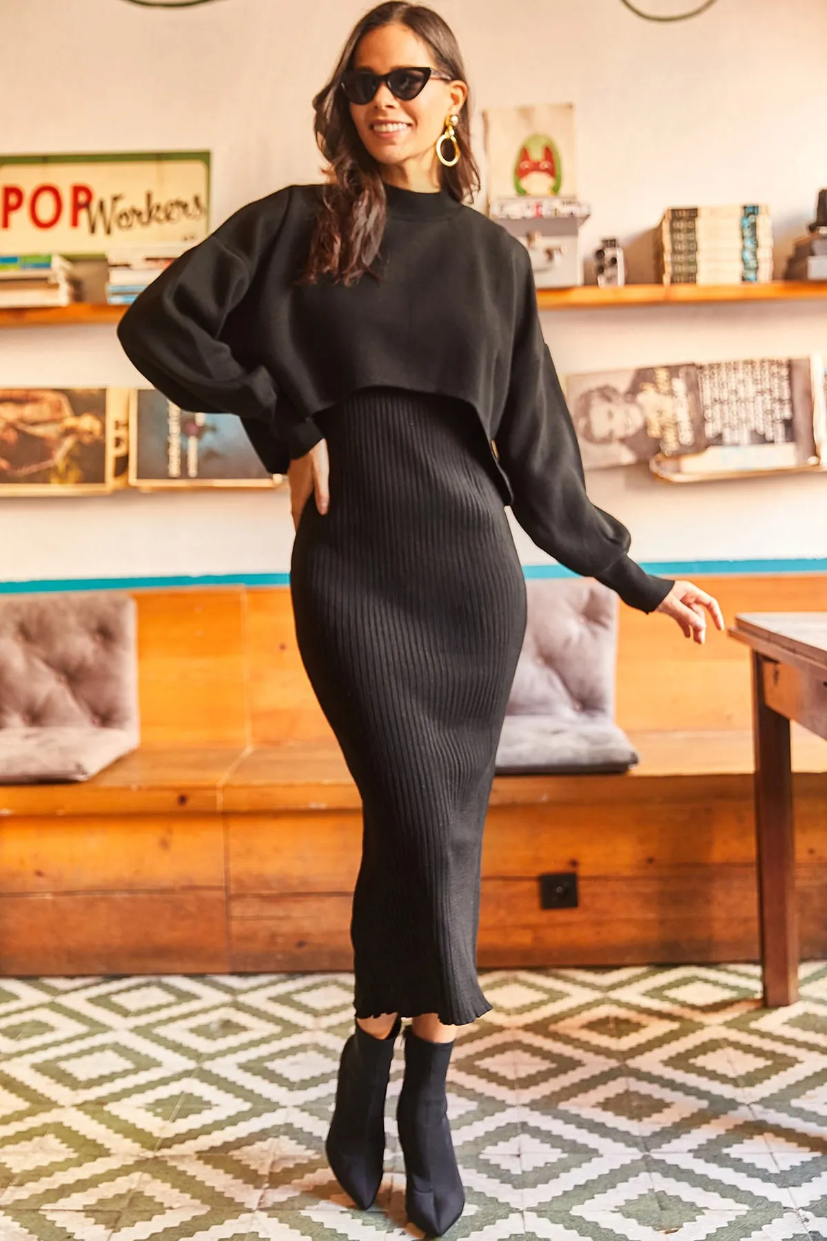 Olalook  Schwarzes Damen-Oberteil, kurzes Sweatshirt, Trägerkleid, Strickanzug, TKM-19000176