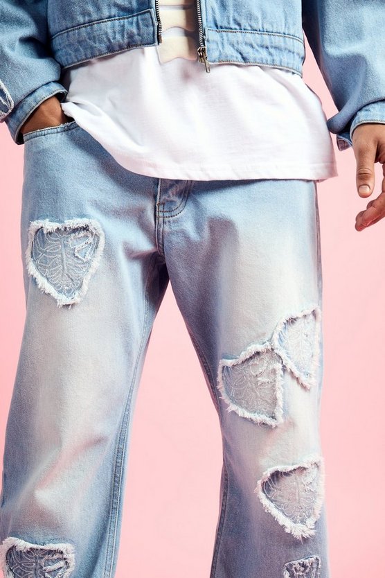 Lockere Jeans mit Herz-Applique in Hellblau