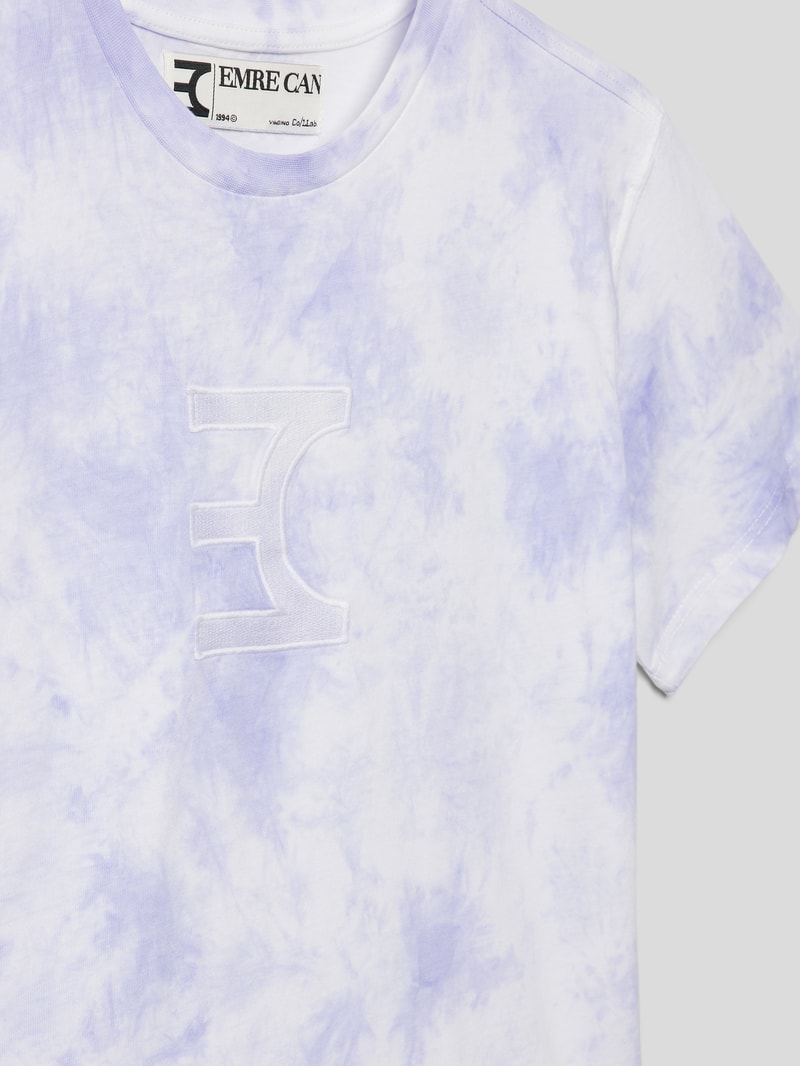 T-Shirt im Batik-Look in hellgrau