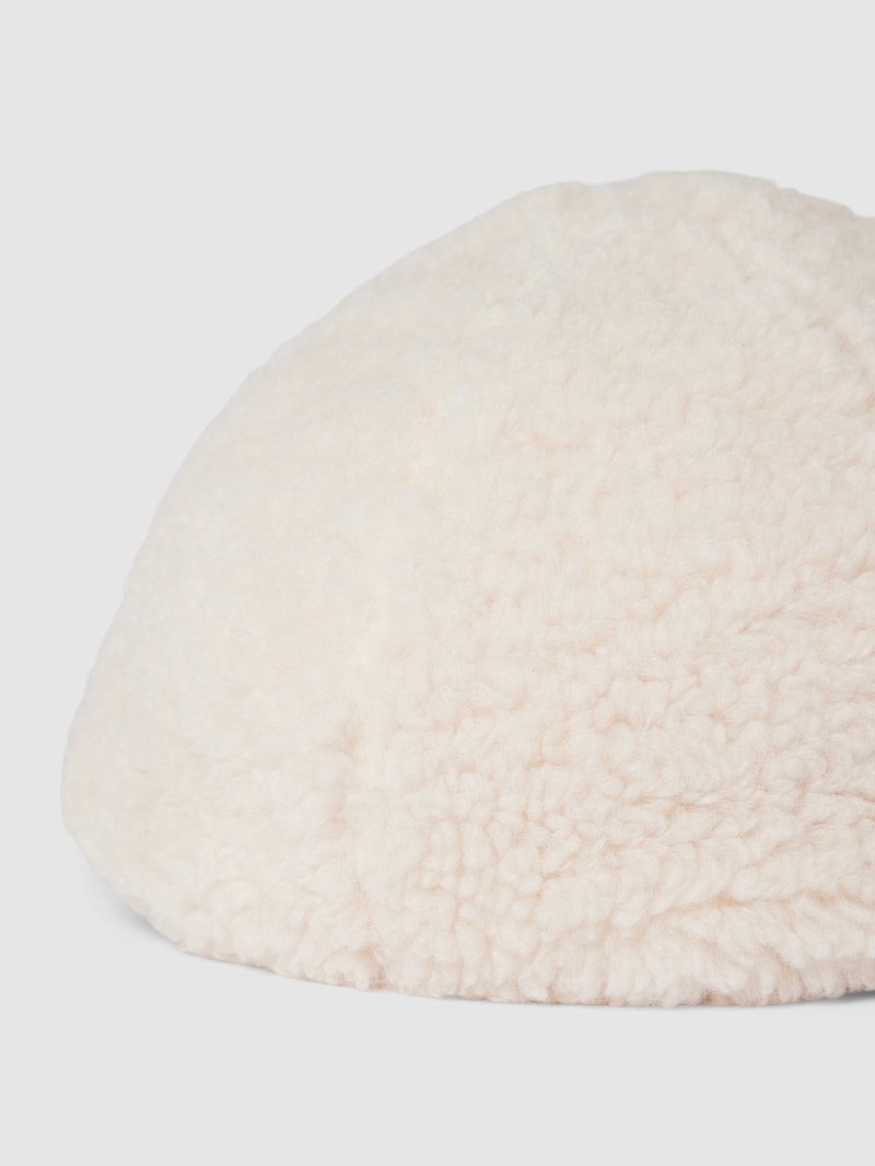 Cap mit Teddyfell Modell 'Xusy' in ecru