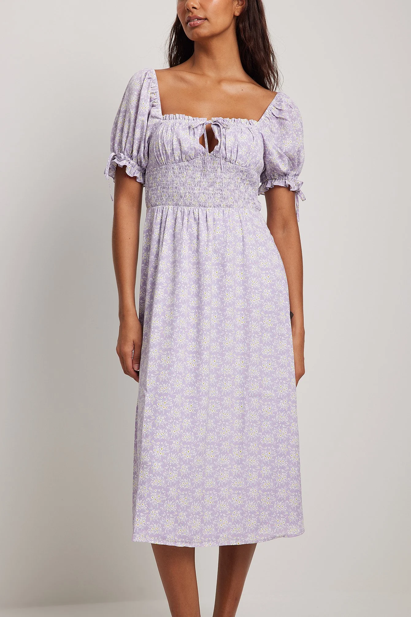 Kleid mit geknoteten Ärmeln