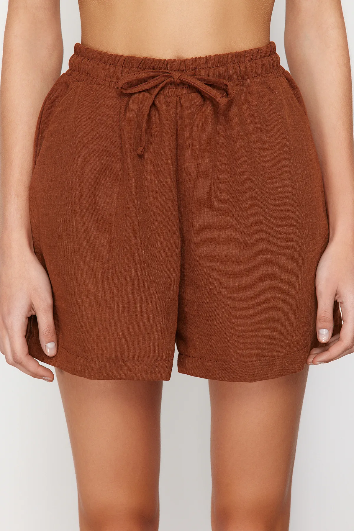 Trendyol Collection  Braunes Hemd-Shorts-Set in gewebter Leinenoptik TBESS24AU00055