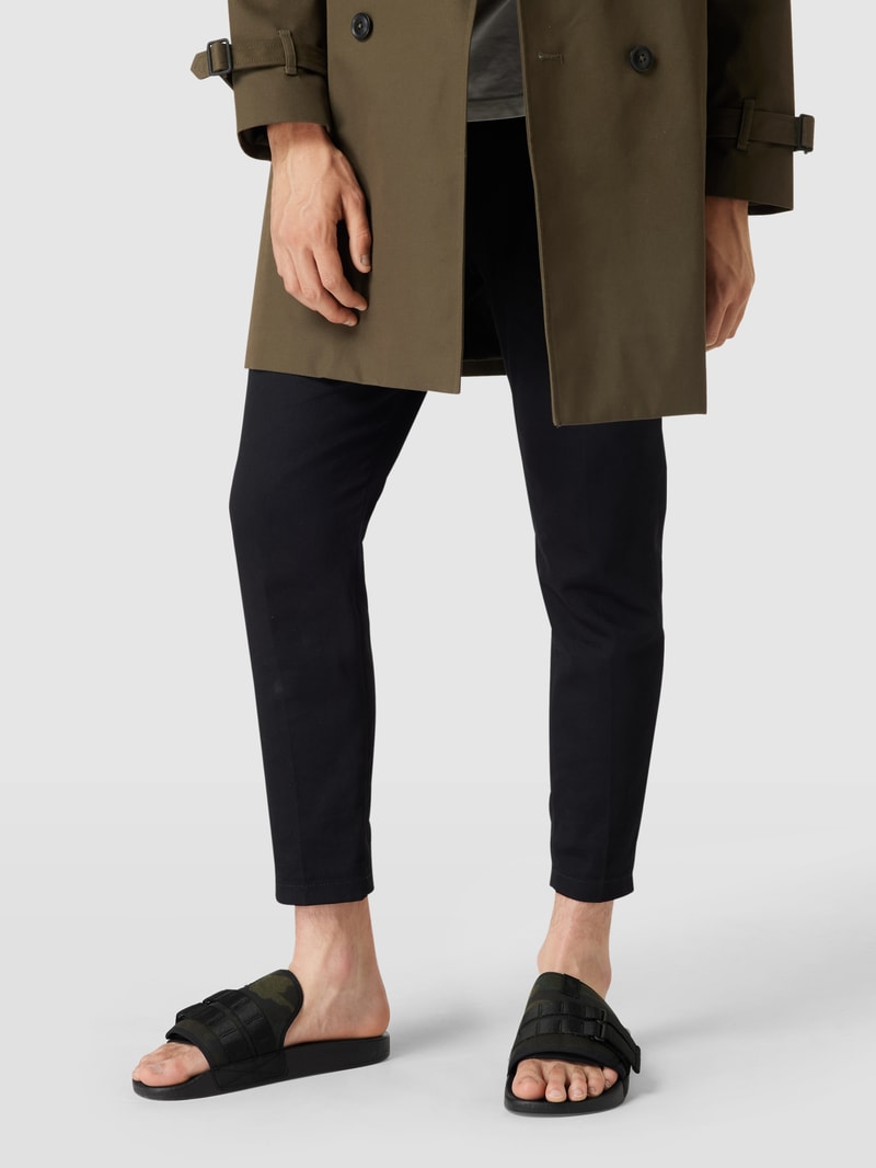 Slides mit Camouflage-Muster in schwarz