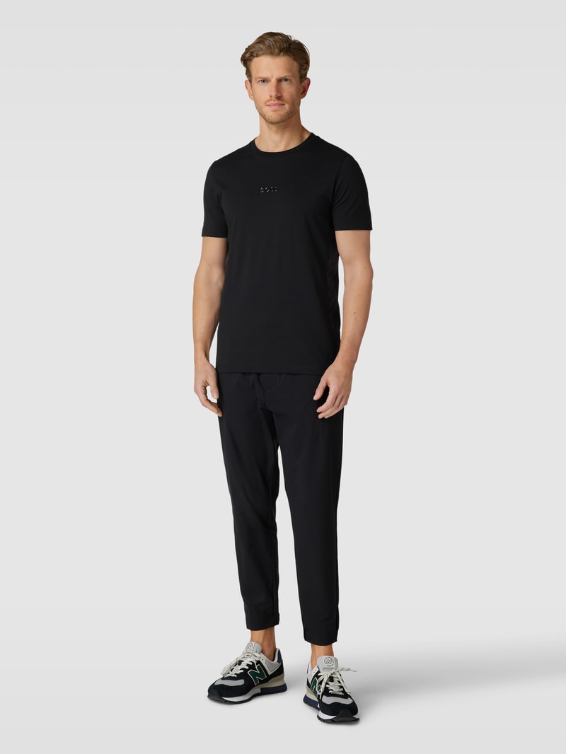 T-Shirt mit geripptem Rundhalsausschnitt in schwarz