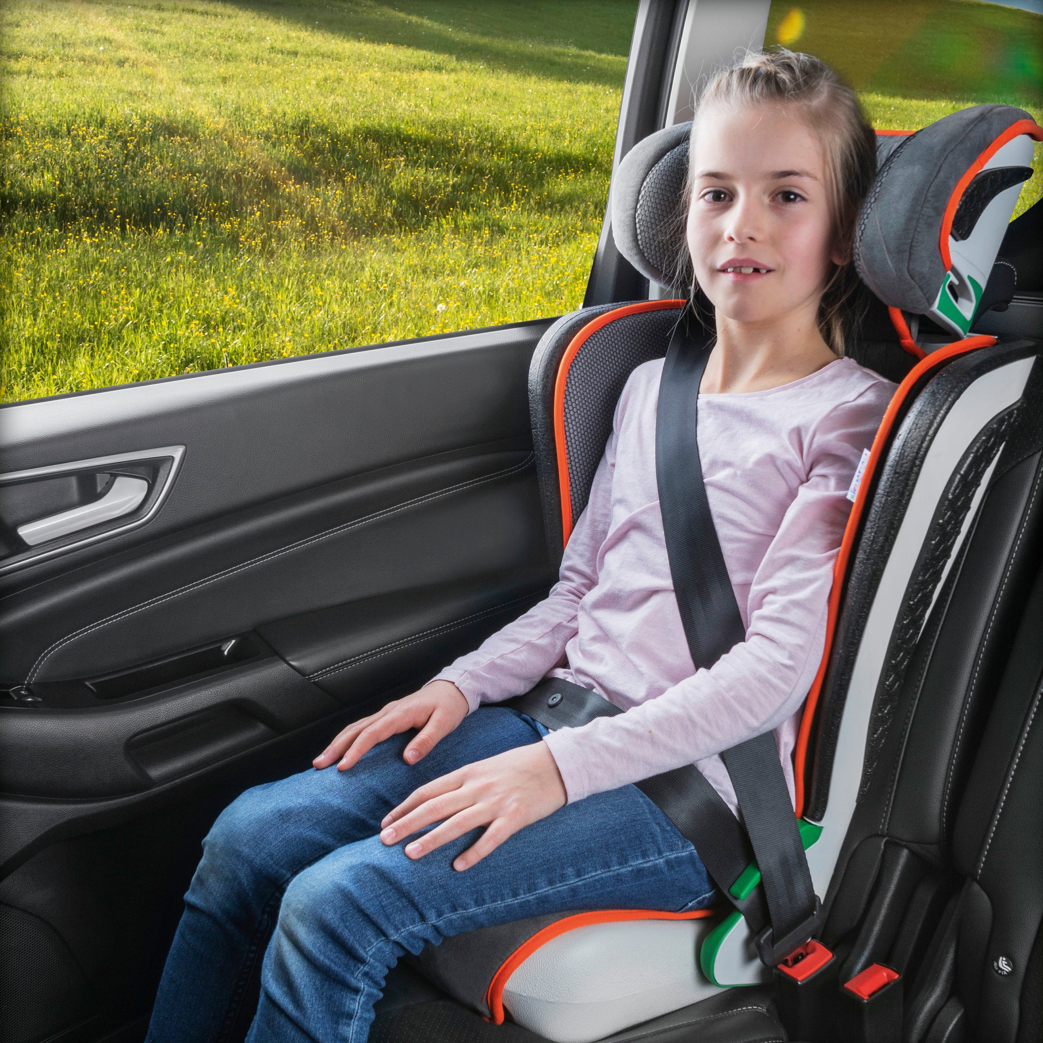 WALSER Autokindersitz Noemi, I-Size Standard - passt in jedes Auto, ohne Isofix