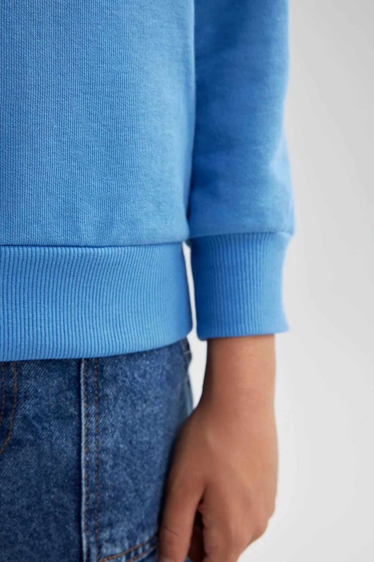 DeFacto  Dickes Sweatshirt-Sweatshirt mit normaler Passform und Rundhalsausschnitt für Jungen