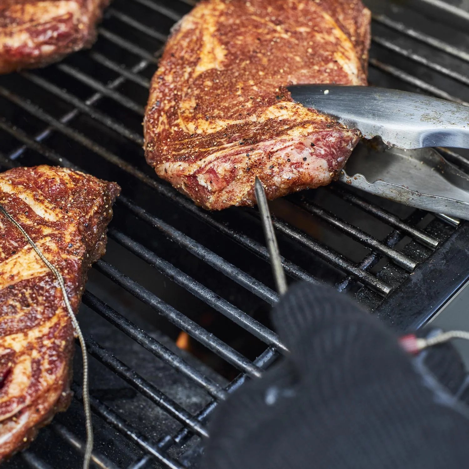 Weber SmokeFire EX6 Gen 2 36-Inch Wi-Fi Enabled Wood Fired Pellet Grill - 23510201
