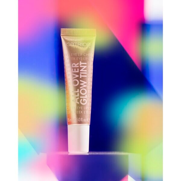 Catrice All Over Glow Tint 030 Sun Dip Foundation alapozó 15ml