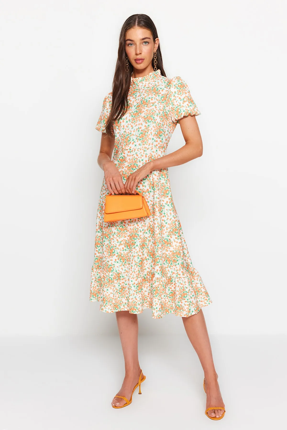 Trendyol Collection  Ecrufarbenes A-Linien-Midikleid mit Blumenmuster TWOSS20EL0894