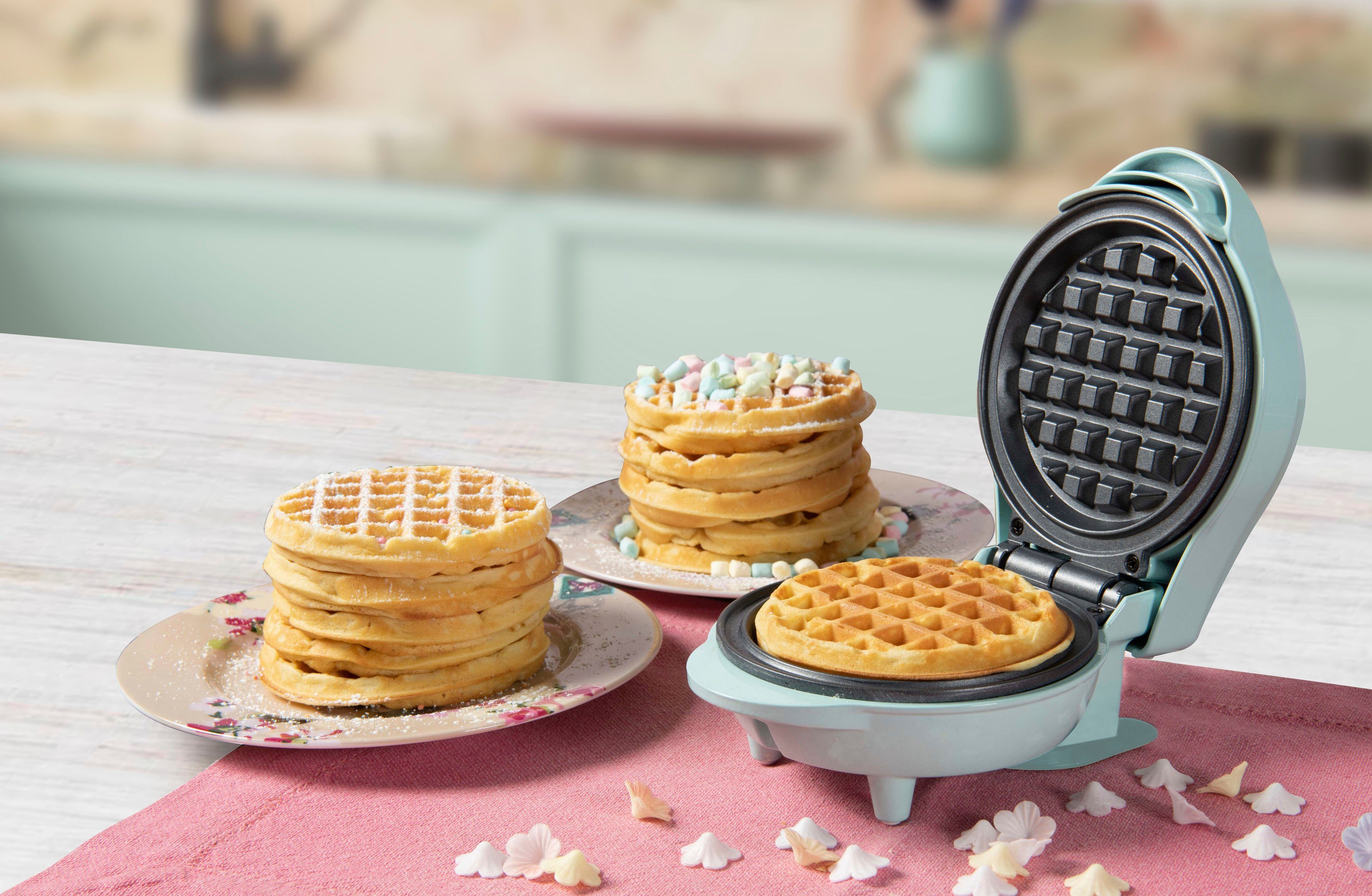 bestron Waffeleisen AMW500M Mini, 550 W, für klassische Waffeln, kleiner Waffelmaker mit Antihaftbeschichtung