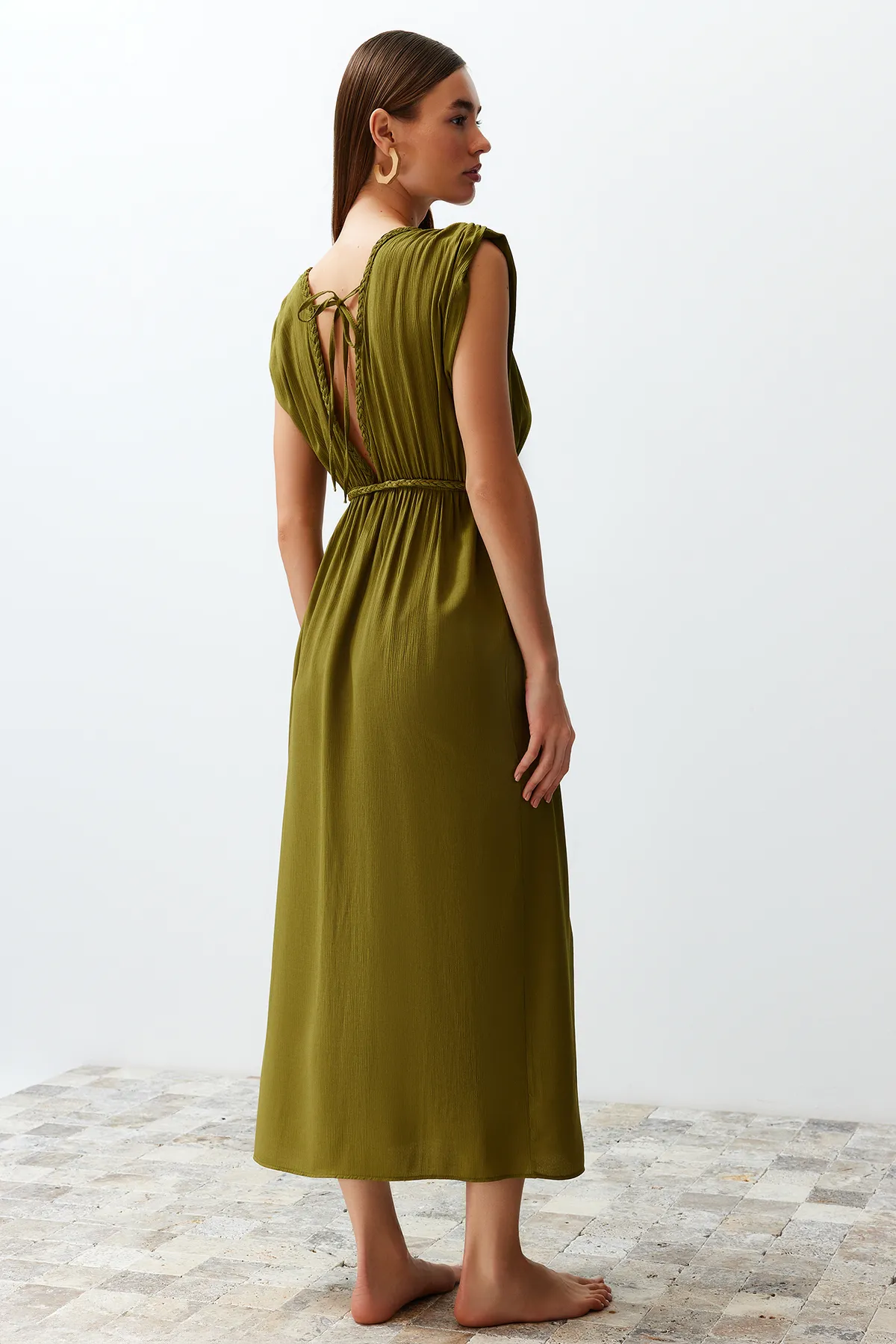 Trendyol Collection  Grünes Maxi-Strandkleid mit gewebtem Schlitz TBESS23EL00069
