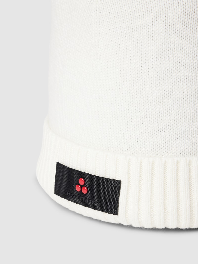 Beanie mit Label-Patch Modell 'Silli' in weiß
