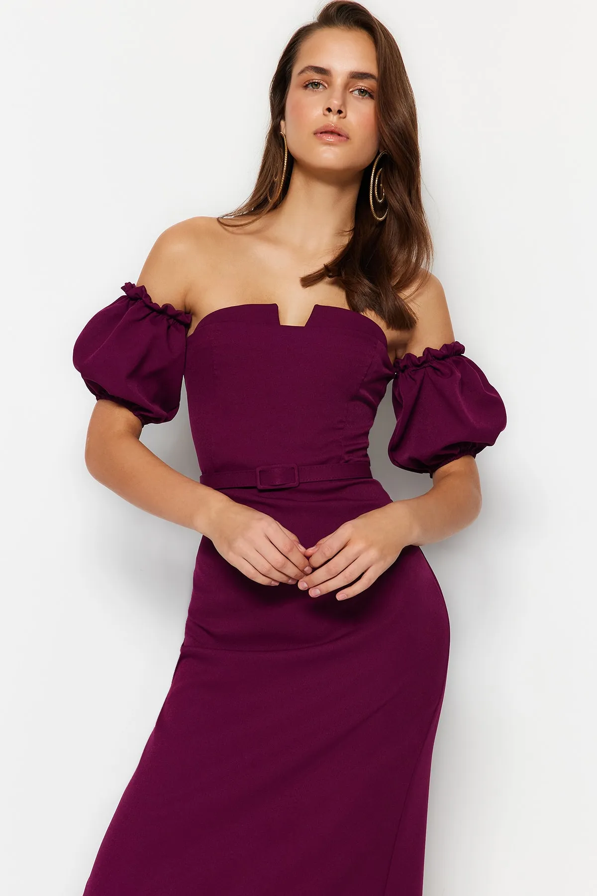 Trendyol Collection  Pflaumenfarbenes, langes, gewebtes Abendkleid mit Gürtel TPRSS23AE00091